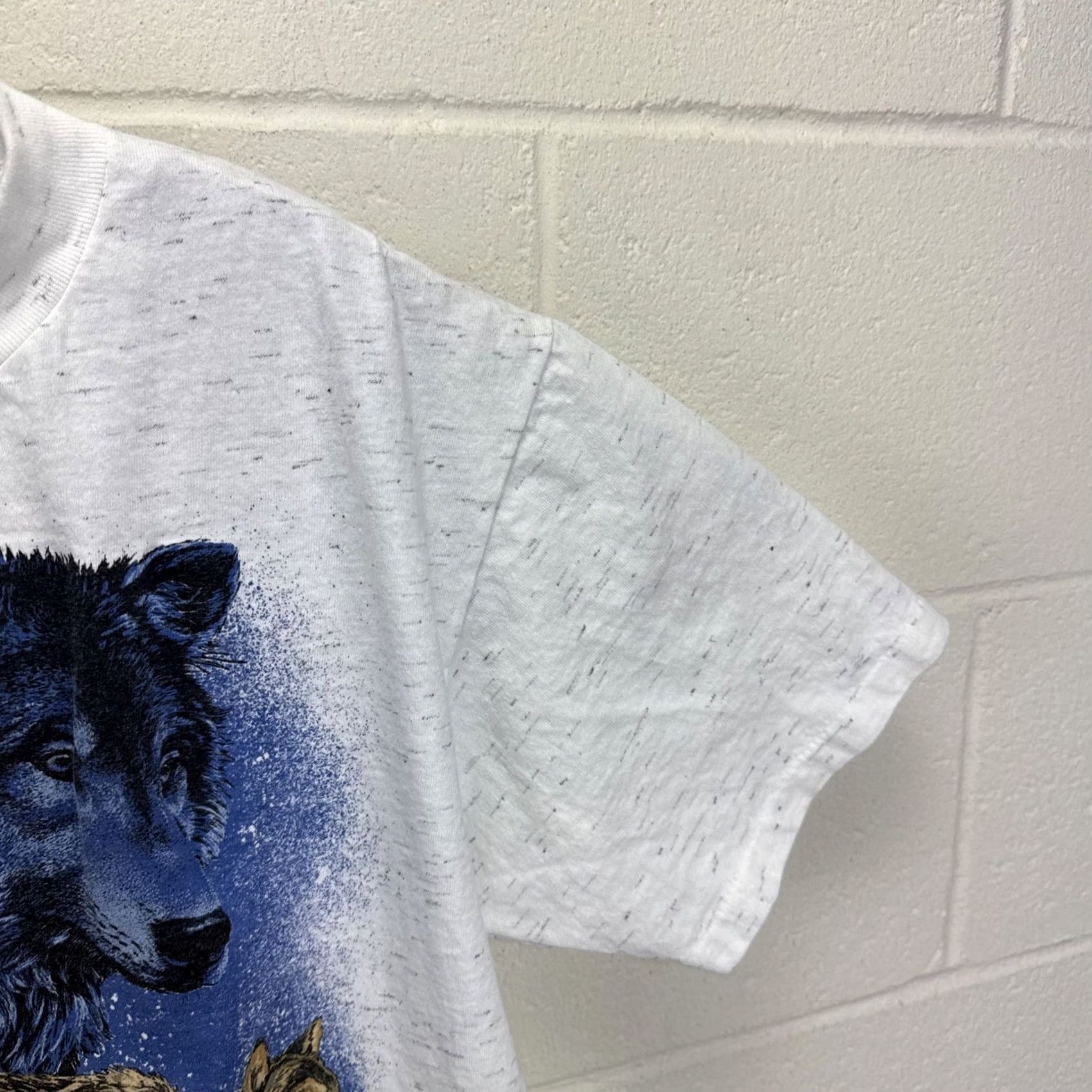 Vintage VINTAGE Image West Wolf Nature Forest T-Shirt Adult Medium Grey Graphic Print 90s Men Mens Shirt Size US M / EU 48-50 / 2 - 6 Thumbnail