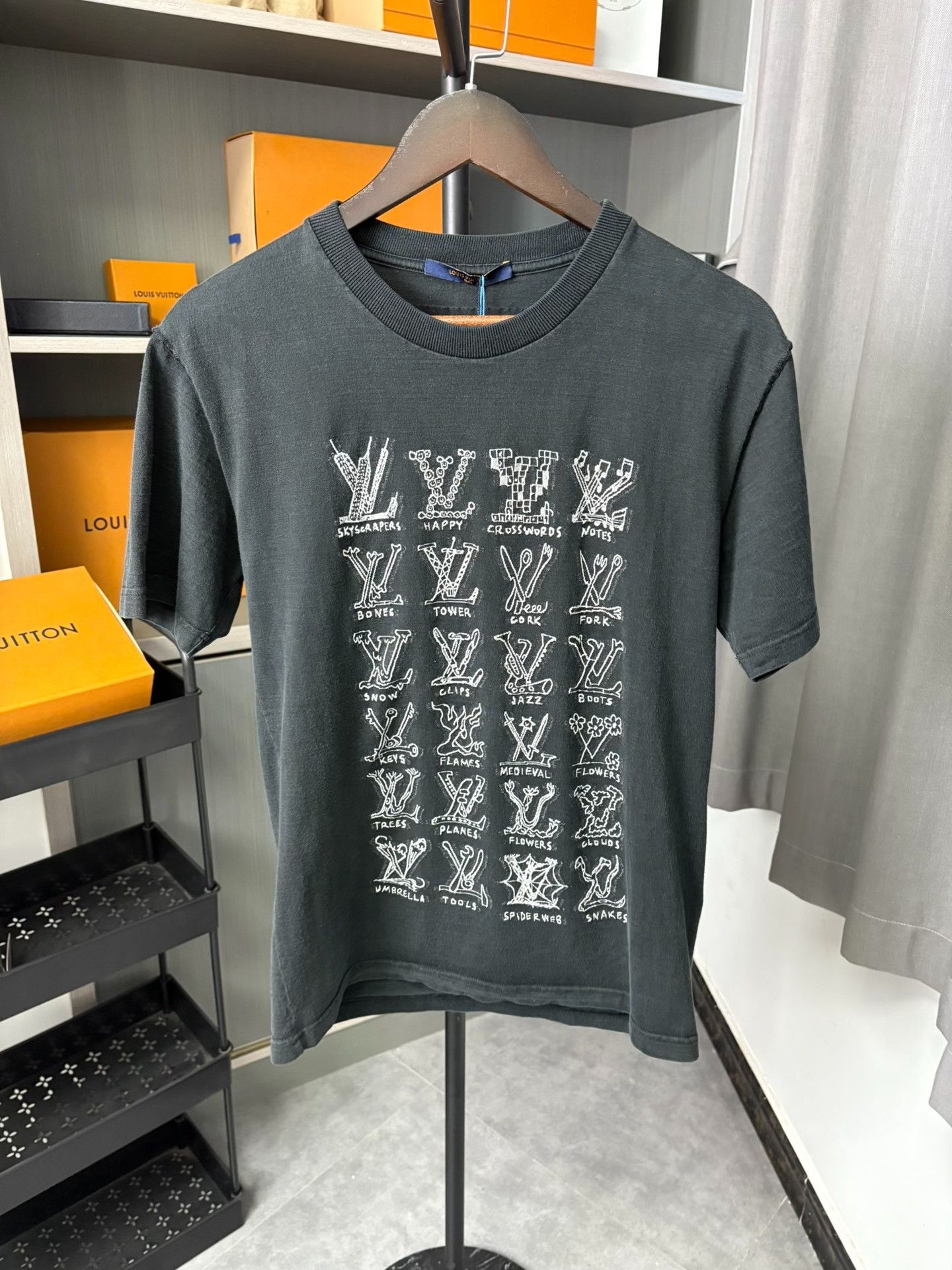 Louis Vuitton Louis Vuitton Retro T-Shirt M Men Size US M / EU 48-50 / 2 - 1 Thumbnail