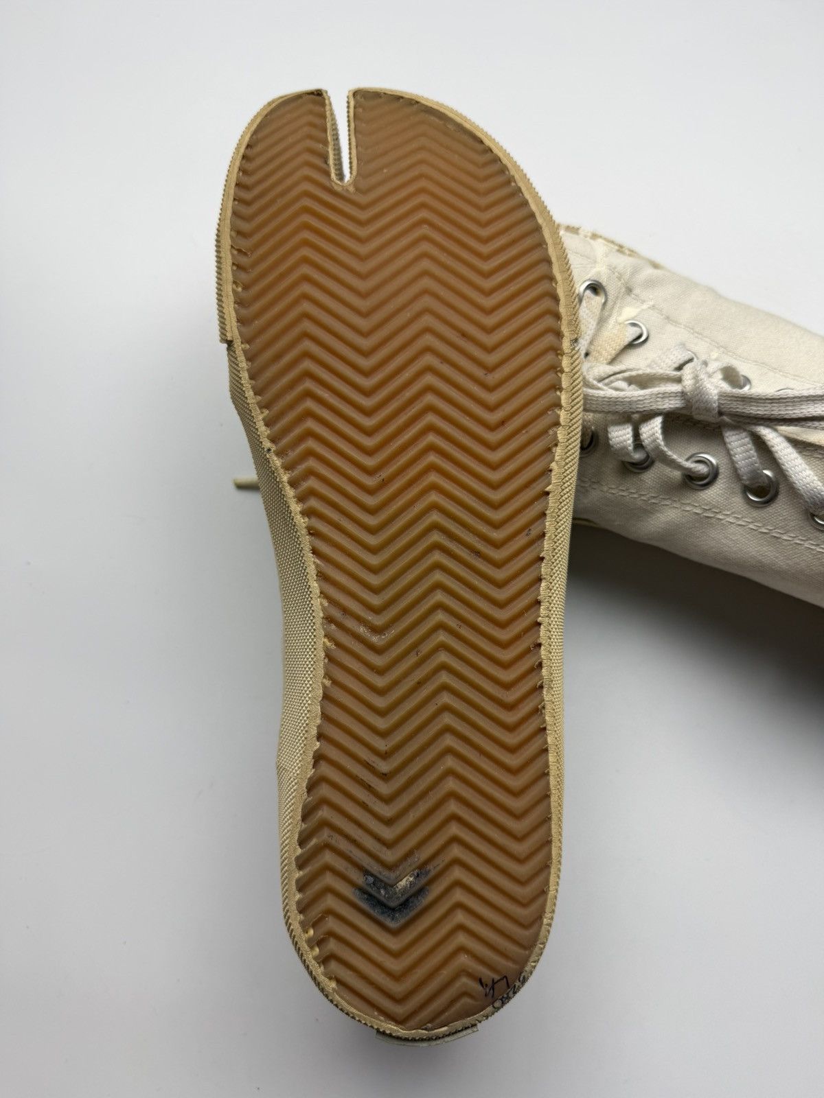 Maison Margiela Maison Margiela Tabi Canvas Paint Splatter White Size US 9 / EU 42 - 15 Thumbnail