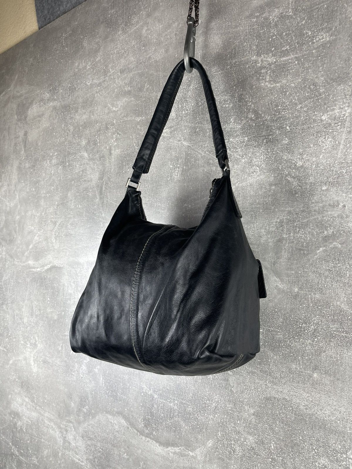 Vintage Avant Garde Vintage Coccinelle Leather Shoulder Bag Black Size ONE SIZE - 7 Thumbnail
