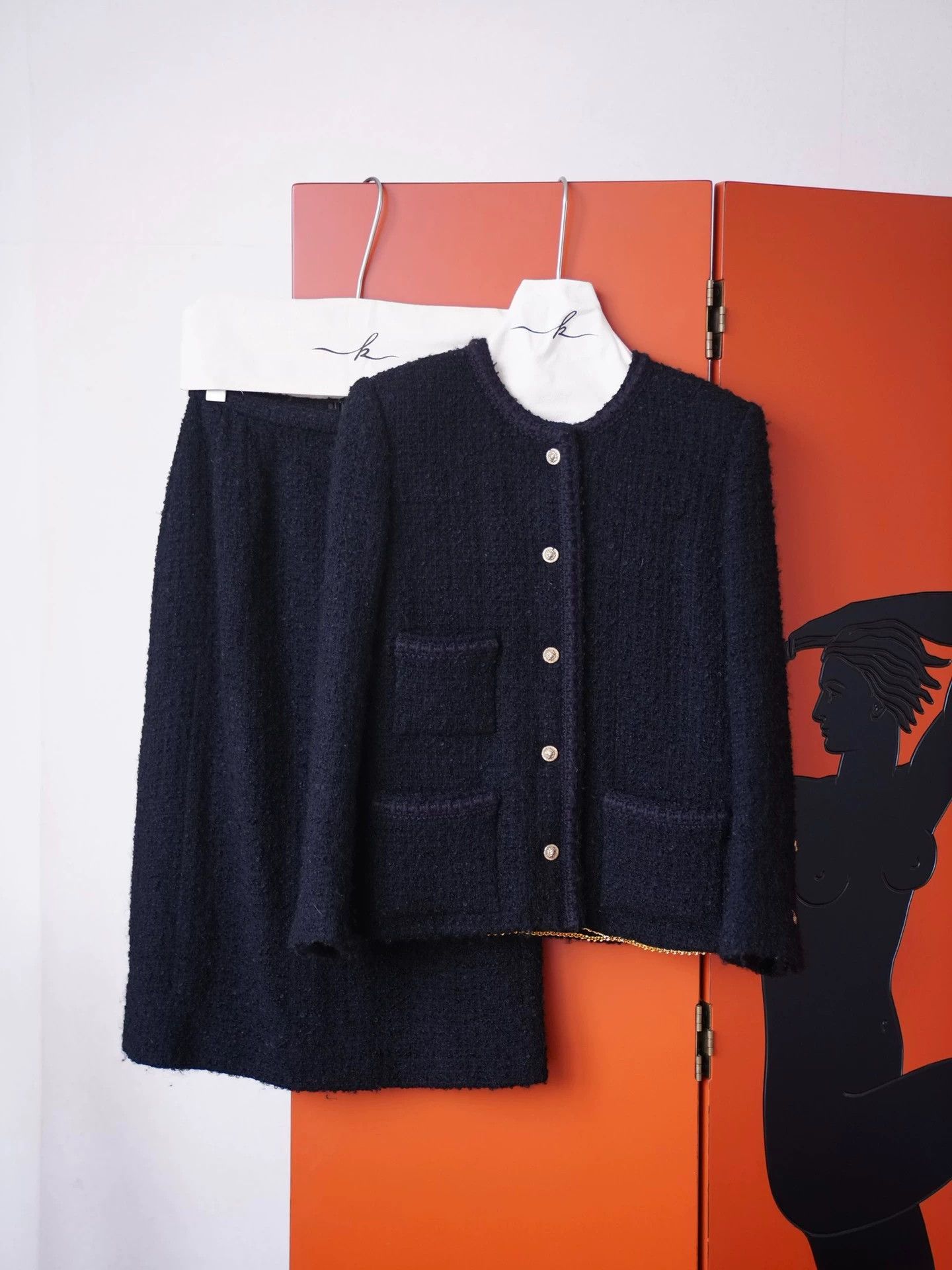 Chanel Chanel 1970s Black & Gold Lion Logo Wool Tweed Set Size M / US 6-8 / IT 42-44 - 9 Thumbnail