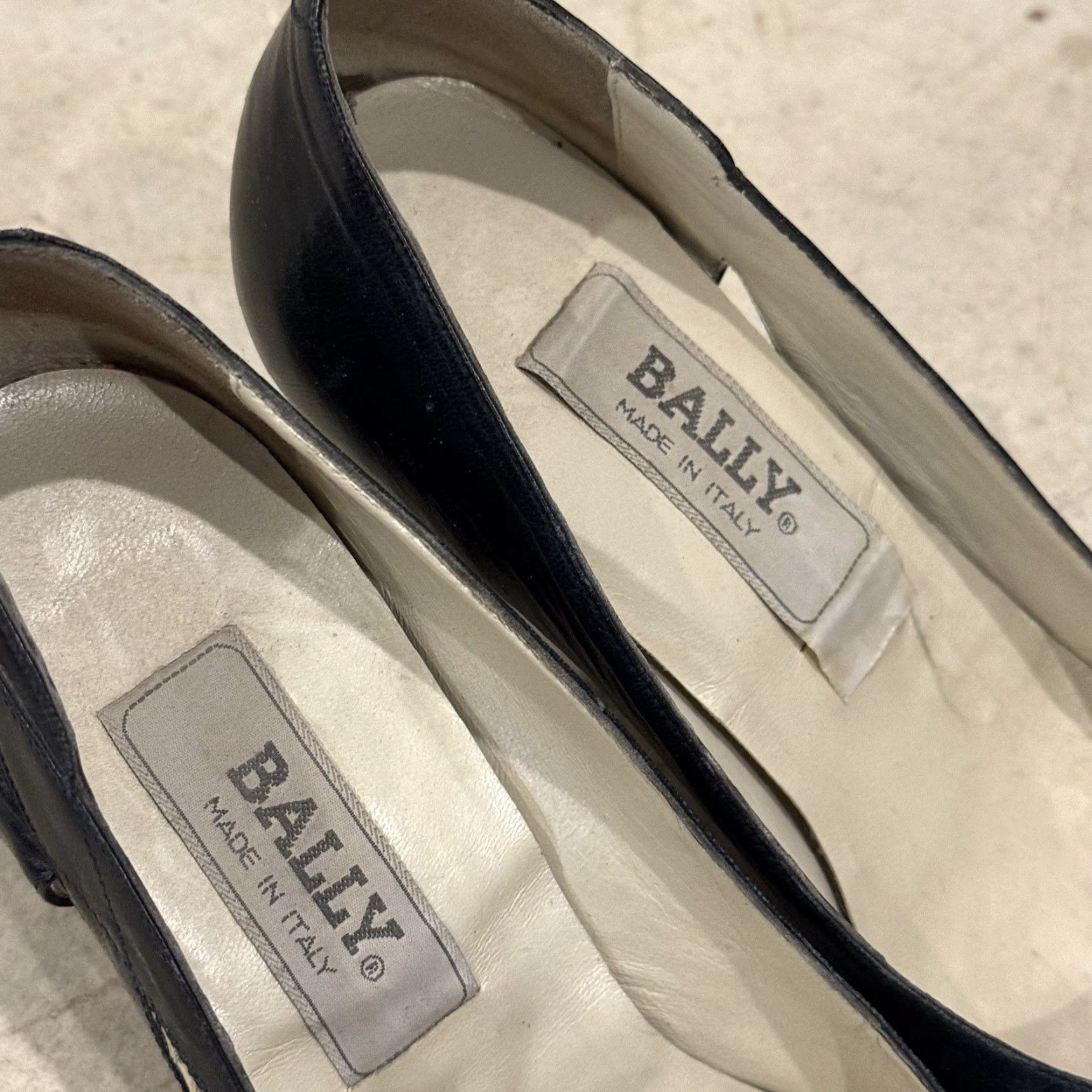 Bally VINTAGE Bally Pumps Heels Womens 6M Black Leather Heel Italy - 90s Stiletto Pump, Pointed Toe, Mid Heel, Pre-owned Good, US 6 Size US 6 / IT 36 - 3 Thumbnail
