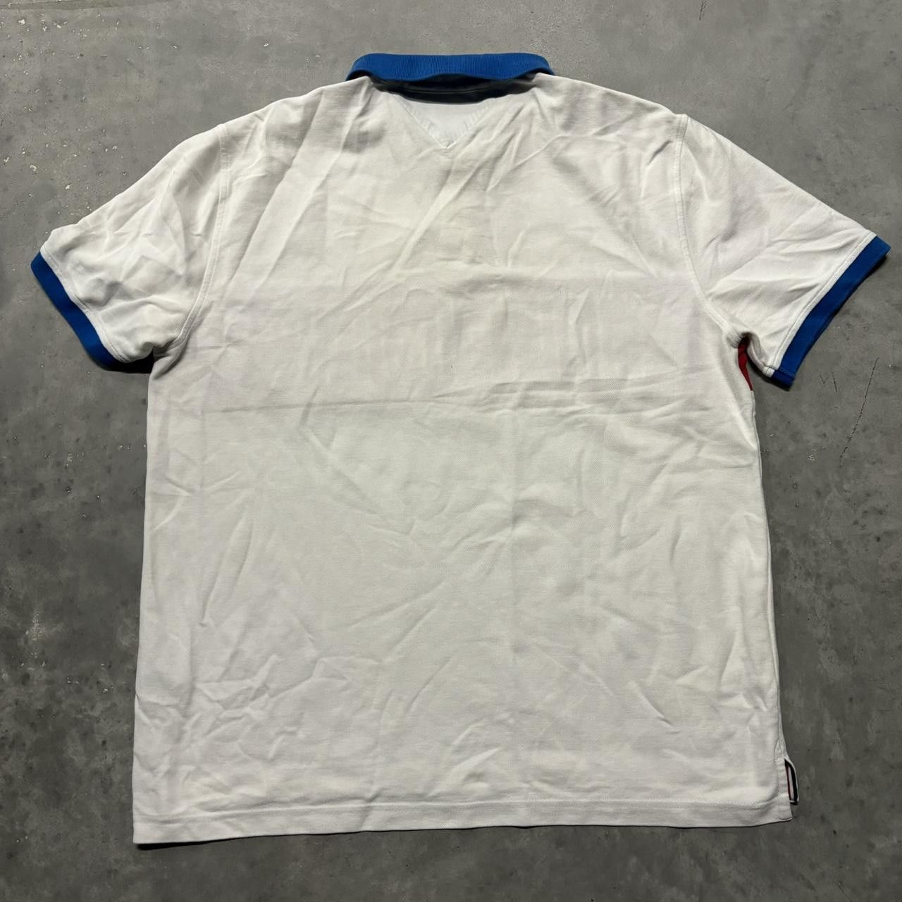 Tommy Hilfiger × Vintage Crazy Vintage Y2K/2000s White Tommy Hilfiger Spellout Essential Polo Shirt! Size US XL / EU 56 / 4 - 5 Thumbnail