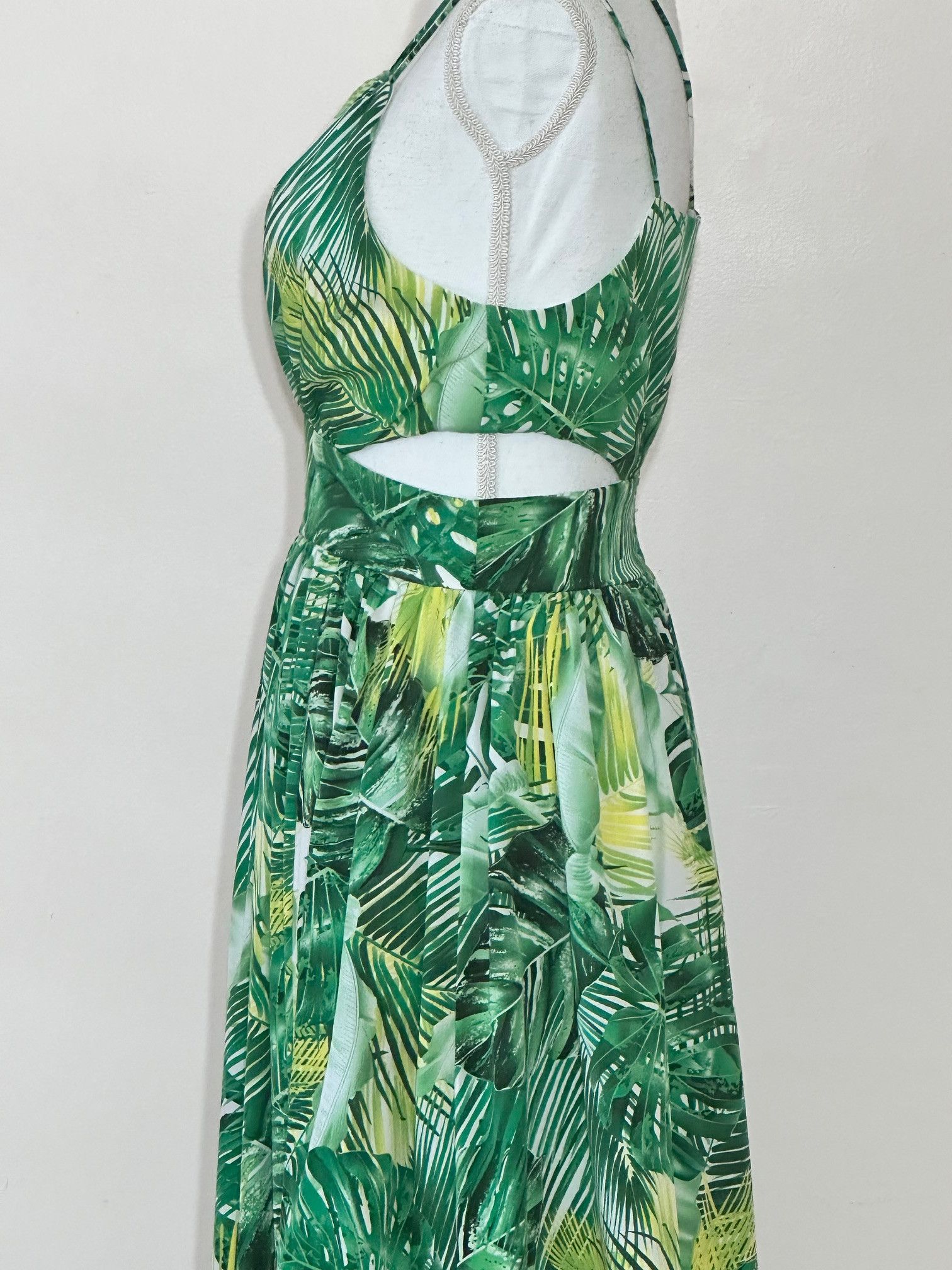 Fashion Nova Tropical Palm Print Maxi Dress Size M Size M / US 6-8 / IT 42-44 - 7 Thumbnail