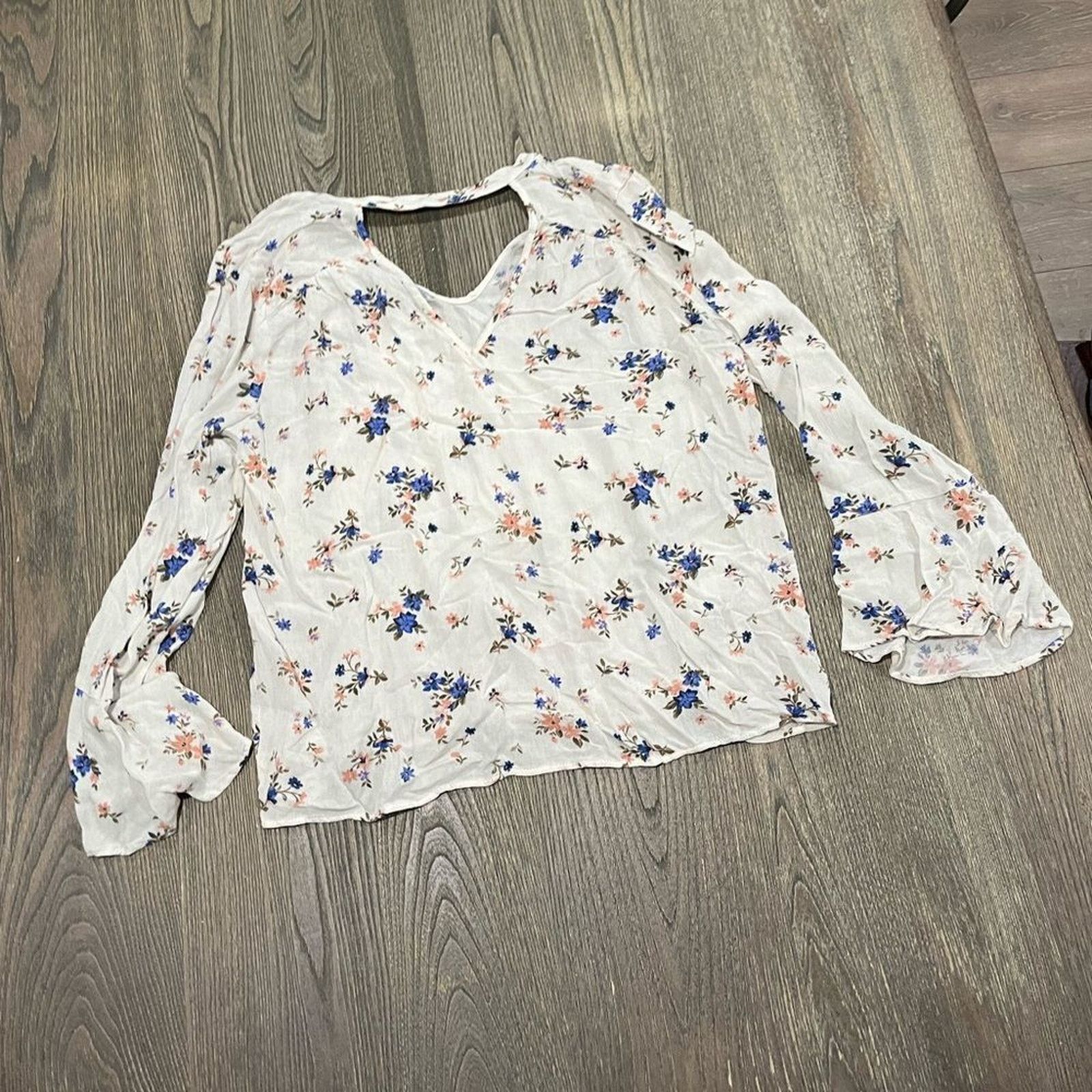 American Eagle Outfitters American Eagle Outfitters Floral Blouse Long Sleeve CutOut L Size L / US 10 / IT 46 - 1 Thumbnail