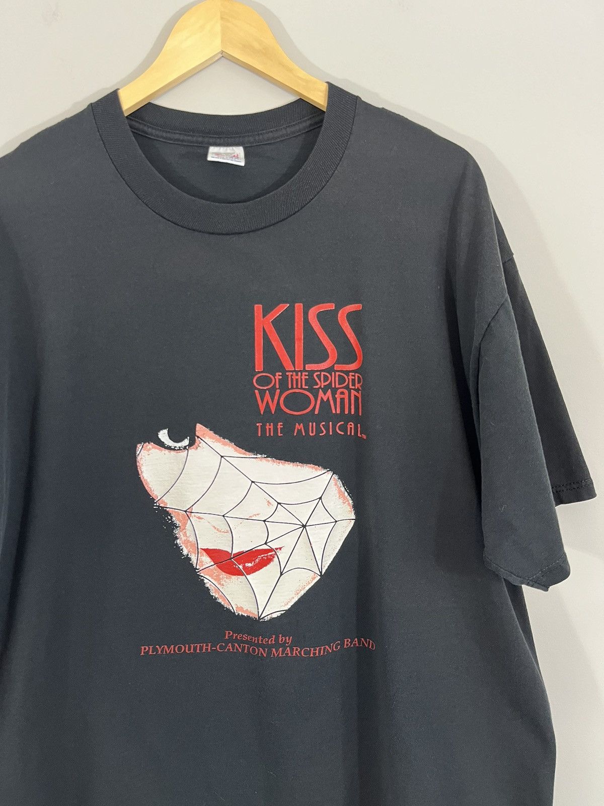 Vintage Kiss Of The Spider Woman Boxy Faded Tee Size US XXL / EU 58 / 5 - 2 Thumbnail