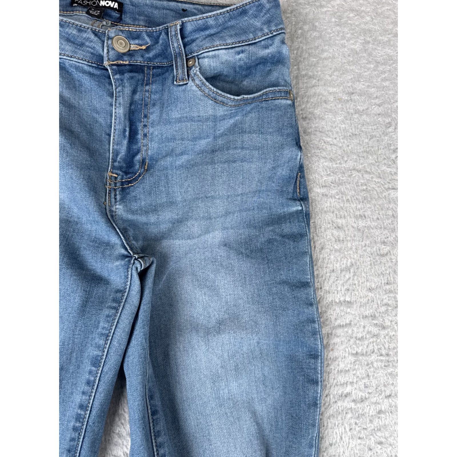 Fashion Nova Fashion Nova Jeans Womens 5 28x31 Blue Denim Flared Distressed Cotton Size 28" / US 6 / IT 42 - 3 Thumbnail
