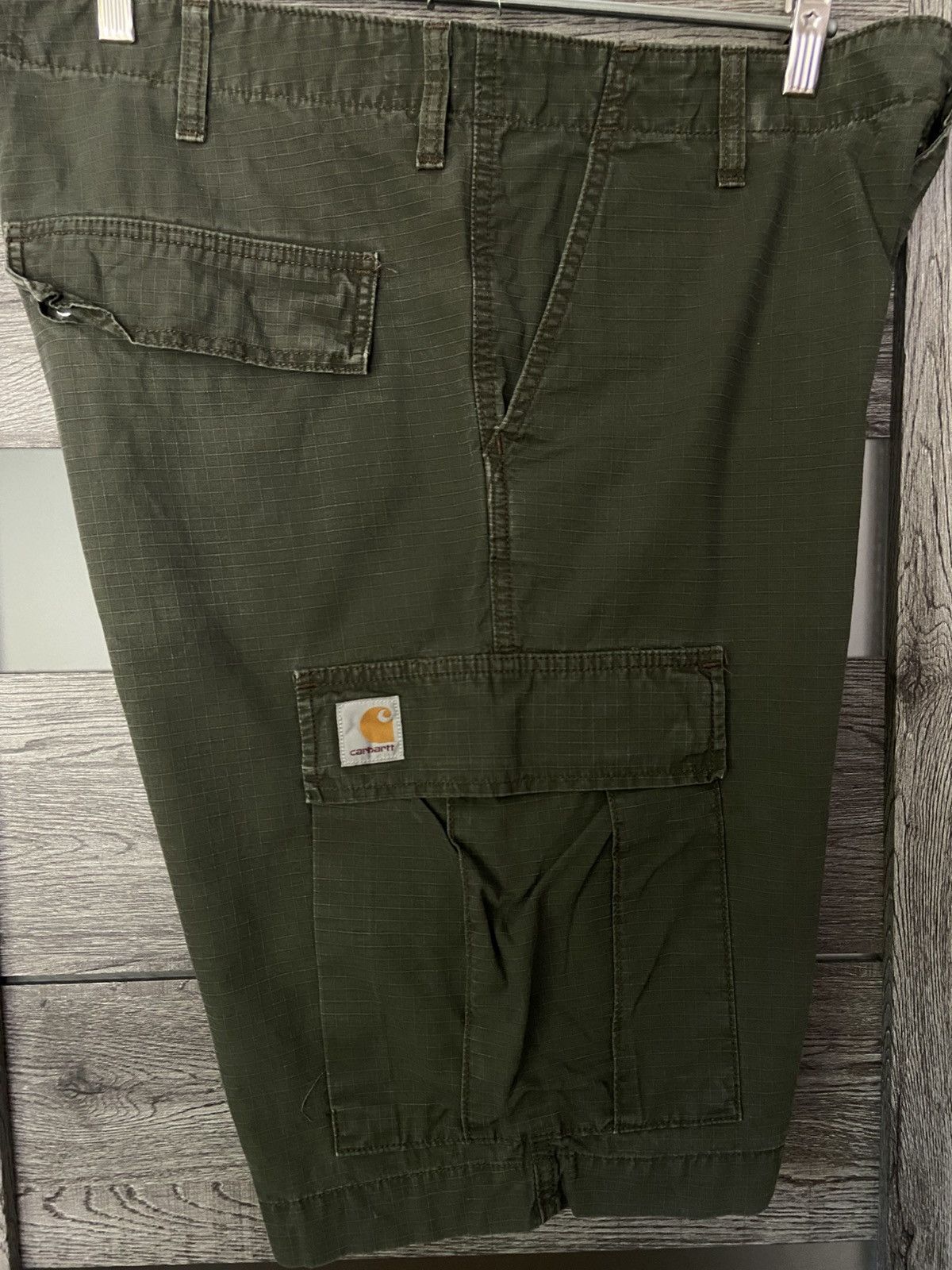 Carhartt Wip Carhartt wip regular cargo short shorts Size US 36 / EU 52 - 2 Thumbnail