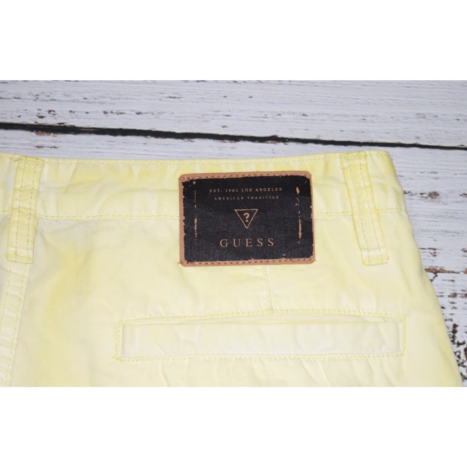 Guess VINTAGE GUESS MEN'S CHINO Shorts 31 Yellow 100% Cotton Lightweight Casual 90s Retro USA Mens Size US 31 - 6 Thumbnail