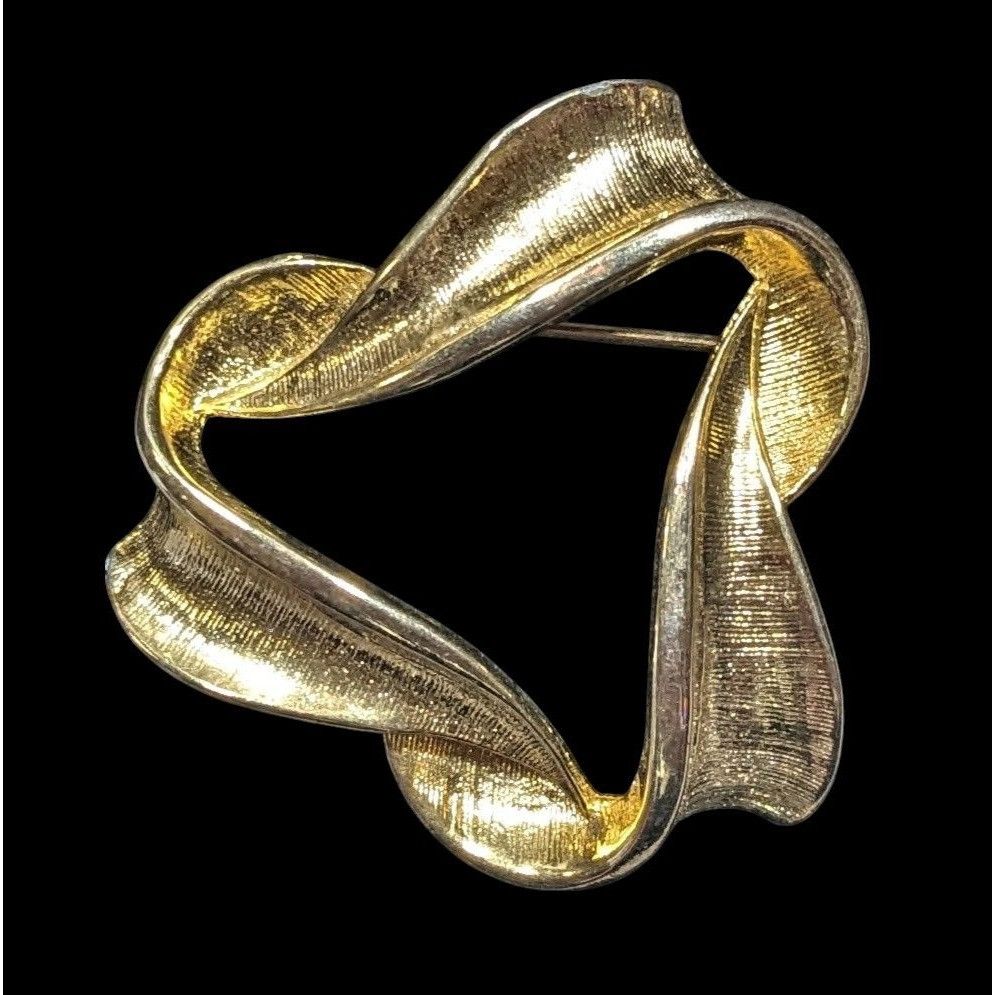 Other Vintage Triangle Ribbon Textured Gold Tone Brooch Size ONE SIZE - 1 Thumbnail