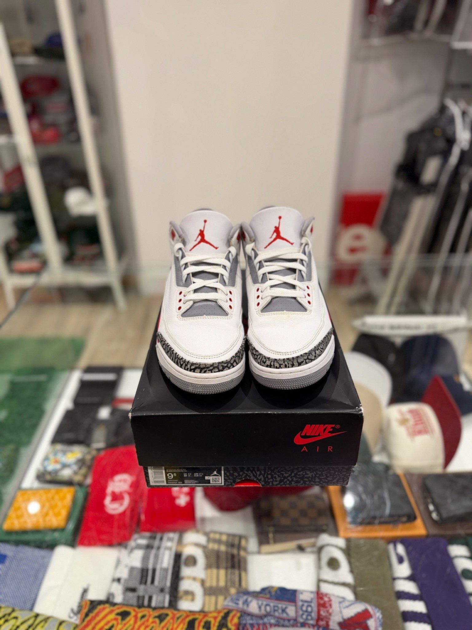 Jordan Brand Jordan 3 Fire Red (2022) Size US 9.5 / EU 42-43 - 3 Thumbnail