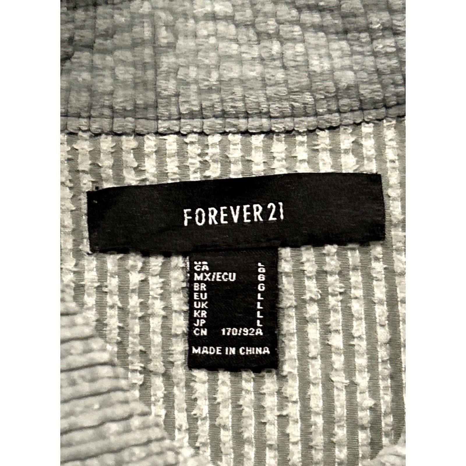 Forever 21 FOREVER 21 Shirt Women L Sage Button Up Polyester Blend Oversized 90s 28.5” Length Size L / US 10 / IT 46 - 3 Thumbnail
