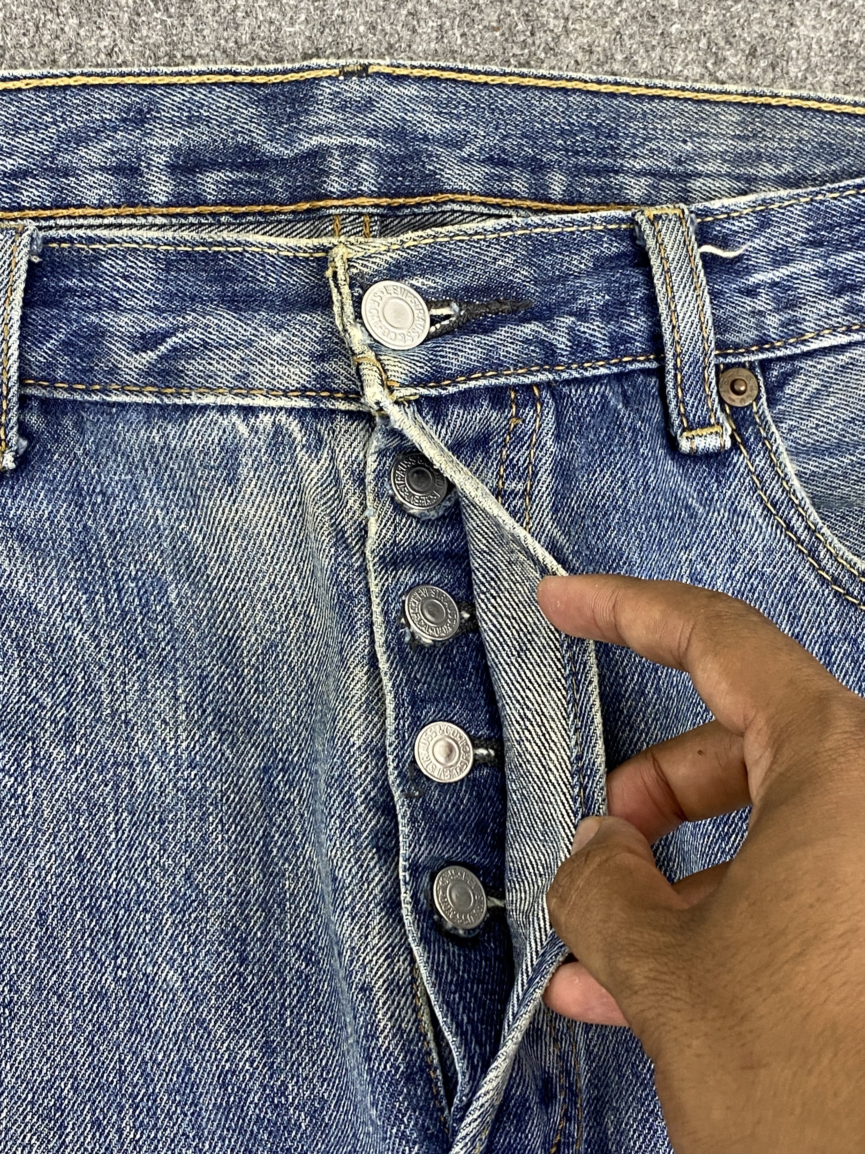 Levi's × Vintage Distressed Vintage Levi's 501 Faded Blue Jeans DP2815 Size US 36 / EU 52 - 11 Thumbnail