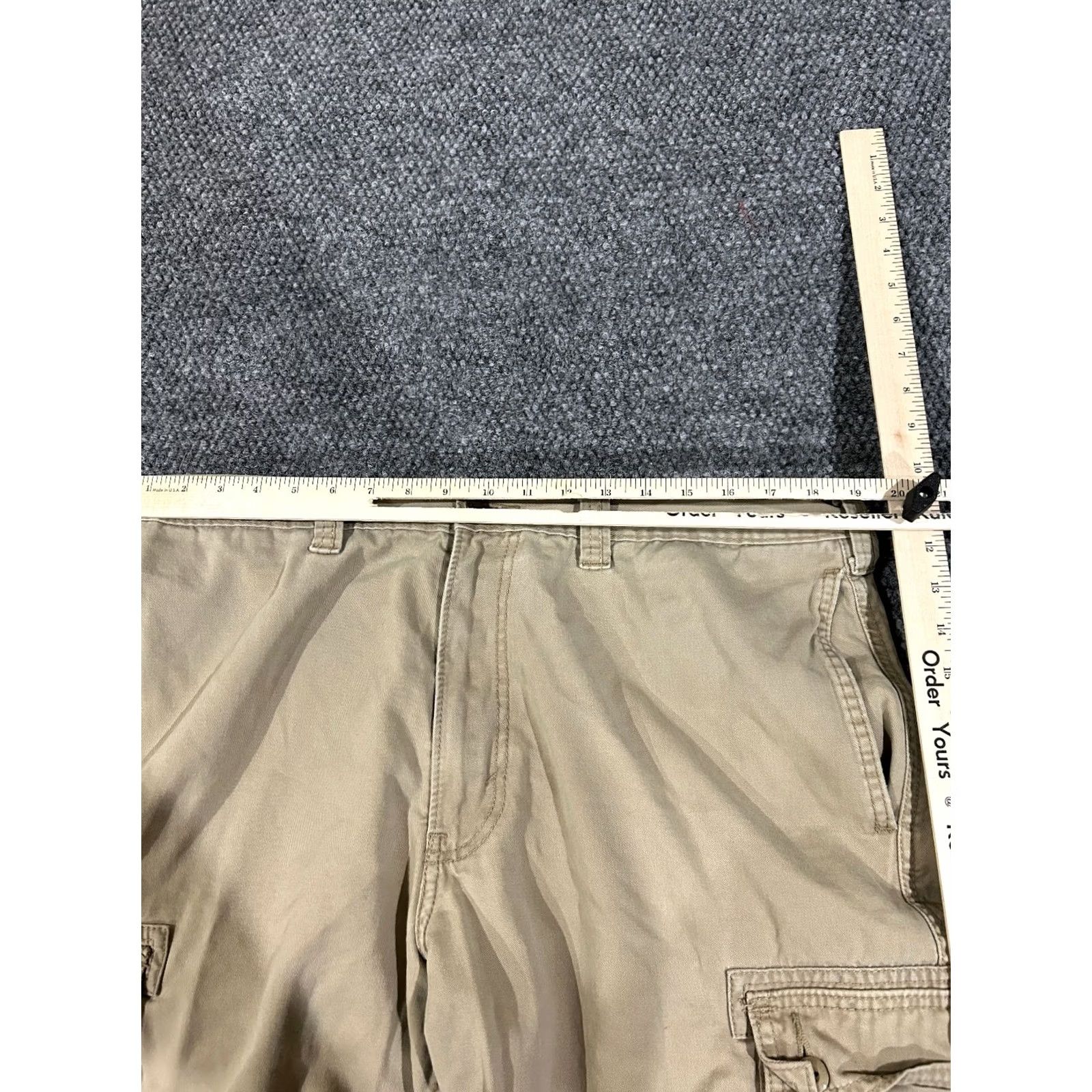 Levi's Levi's Cargo Shorts Mens 38 Khaki Cotton Casual Utility Flat Front Pockets Beige Army Inseam 10in Regular Size 38 Men Size US 38 / EU 54 - 4 Thumbnail
