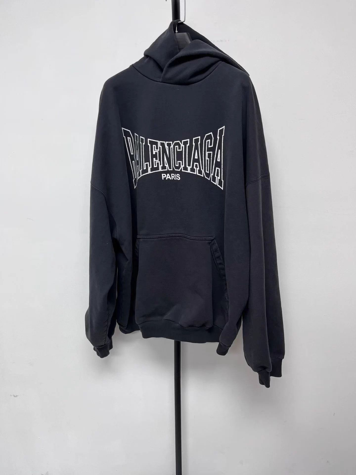 Balenciaga Balenciaga Batman Cracked Print Hoodie FW23 L Size US L / EU 52-54 / 3 - 1 Thumbnail