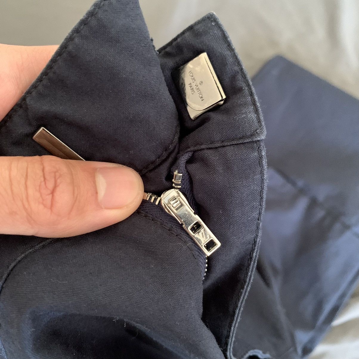 Louis Vuitton × Virgil Abloh Louis Vuitton Virgil Abloh navy cargo pants Size US 32 / EU 48 - 5 Thumbnail