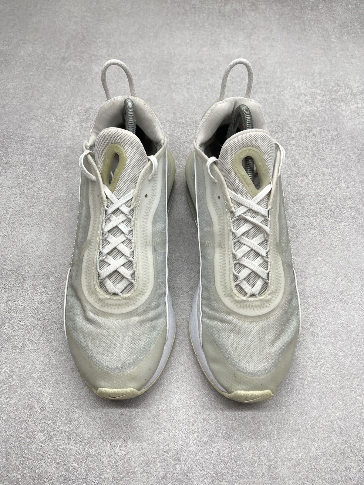 Nike Mens Nike Air Max 2090 Triple White Sneakers Drill Running Size US 9.5 / EU 42-43 - 4 Thumbnail