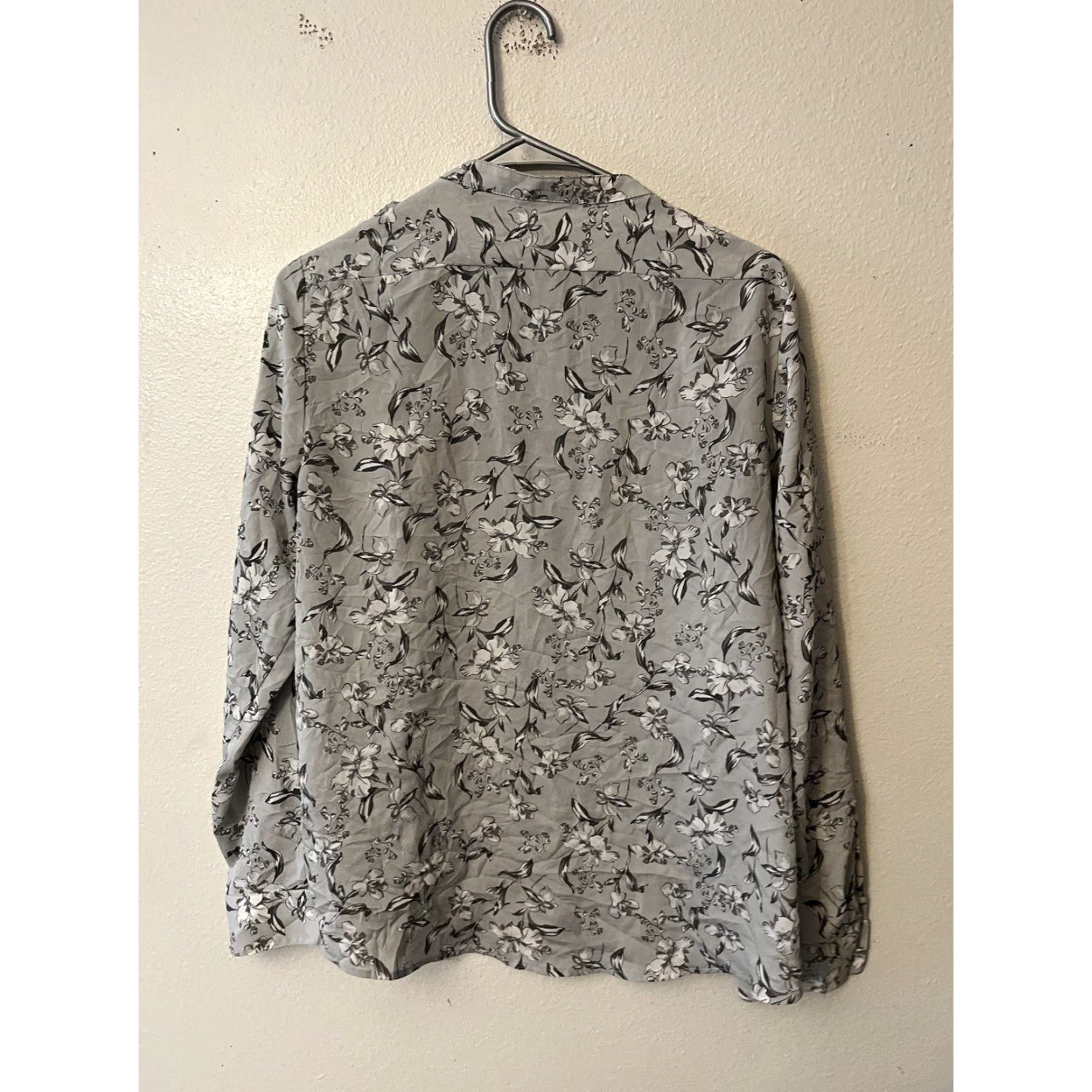 Calvin Klein Calvin Klein Women’s Gray Floral Long Sleeve Button-Up Blouse - M (Medium) Size M / US 6-8 / IT 42-44 - 3 Thumbnail