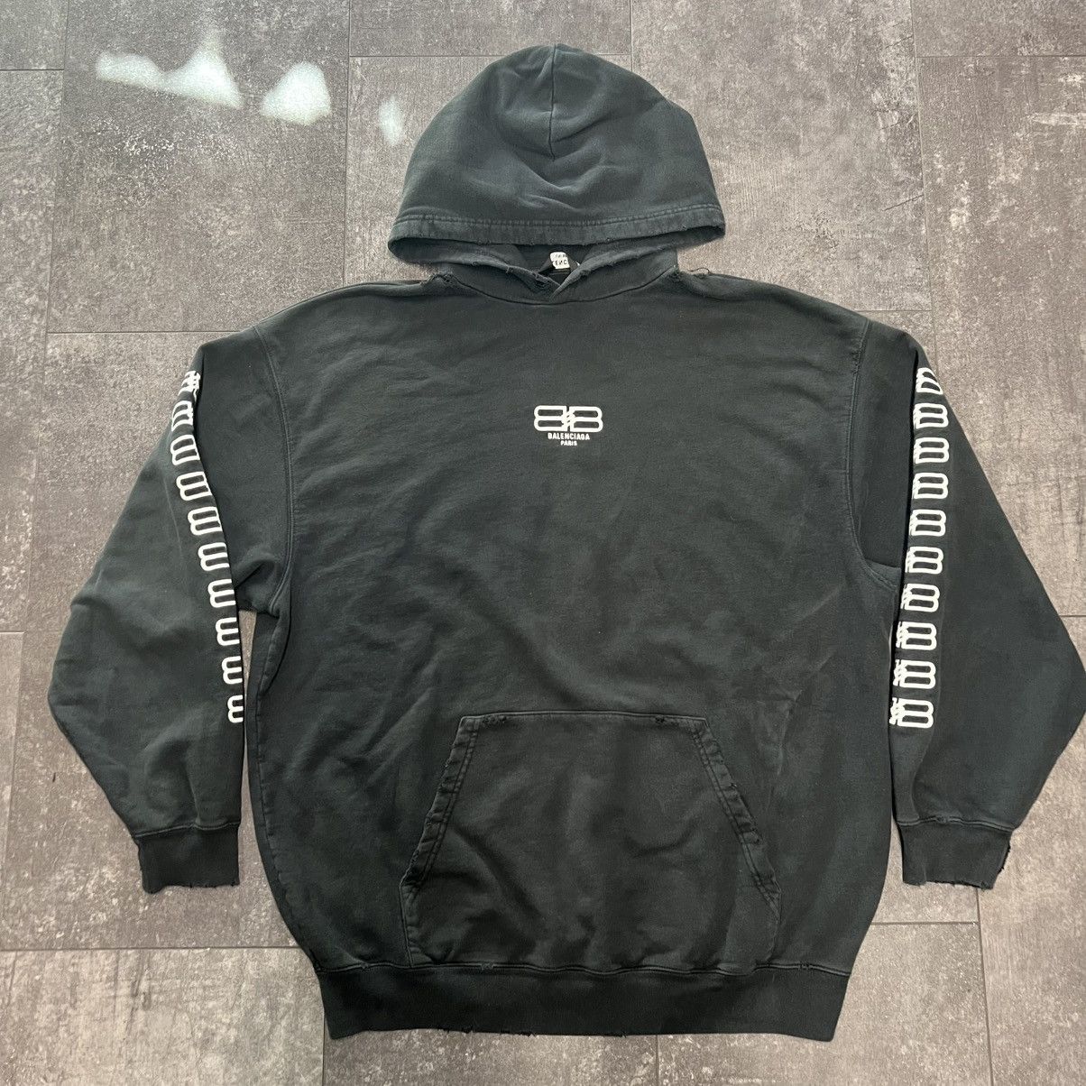 Balenciaga Balenciaga BB Pixel Embroidery Sweatshirt Black Size US L / EU 52-54 / 3 - 1 Thumbnail