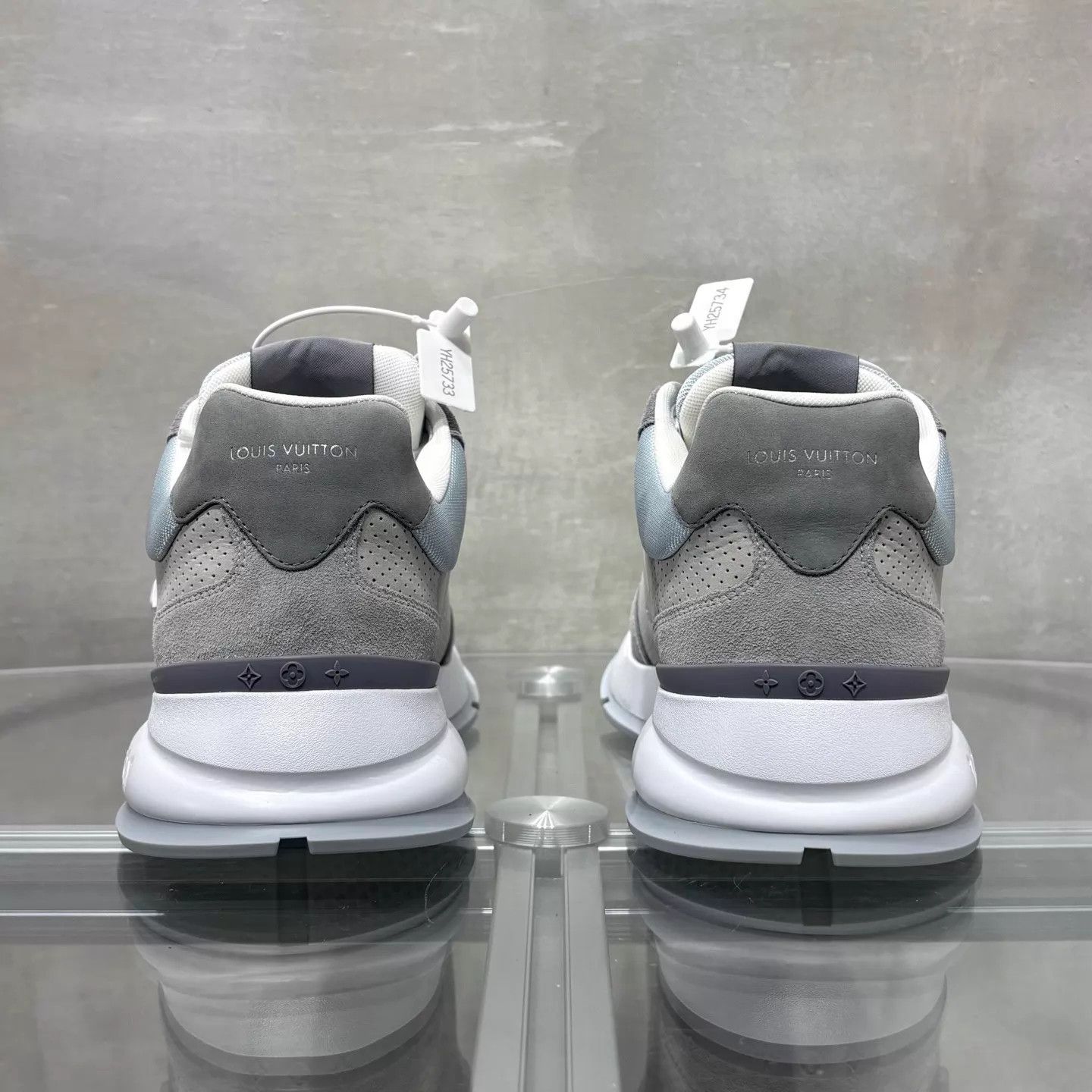 Louis Vuitton LV Classic Sneaker Gray UK6.5/40.5 New with Box Size US 7.5 / EU 40-41 - 6 Thumbnail