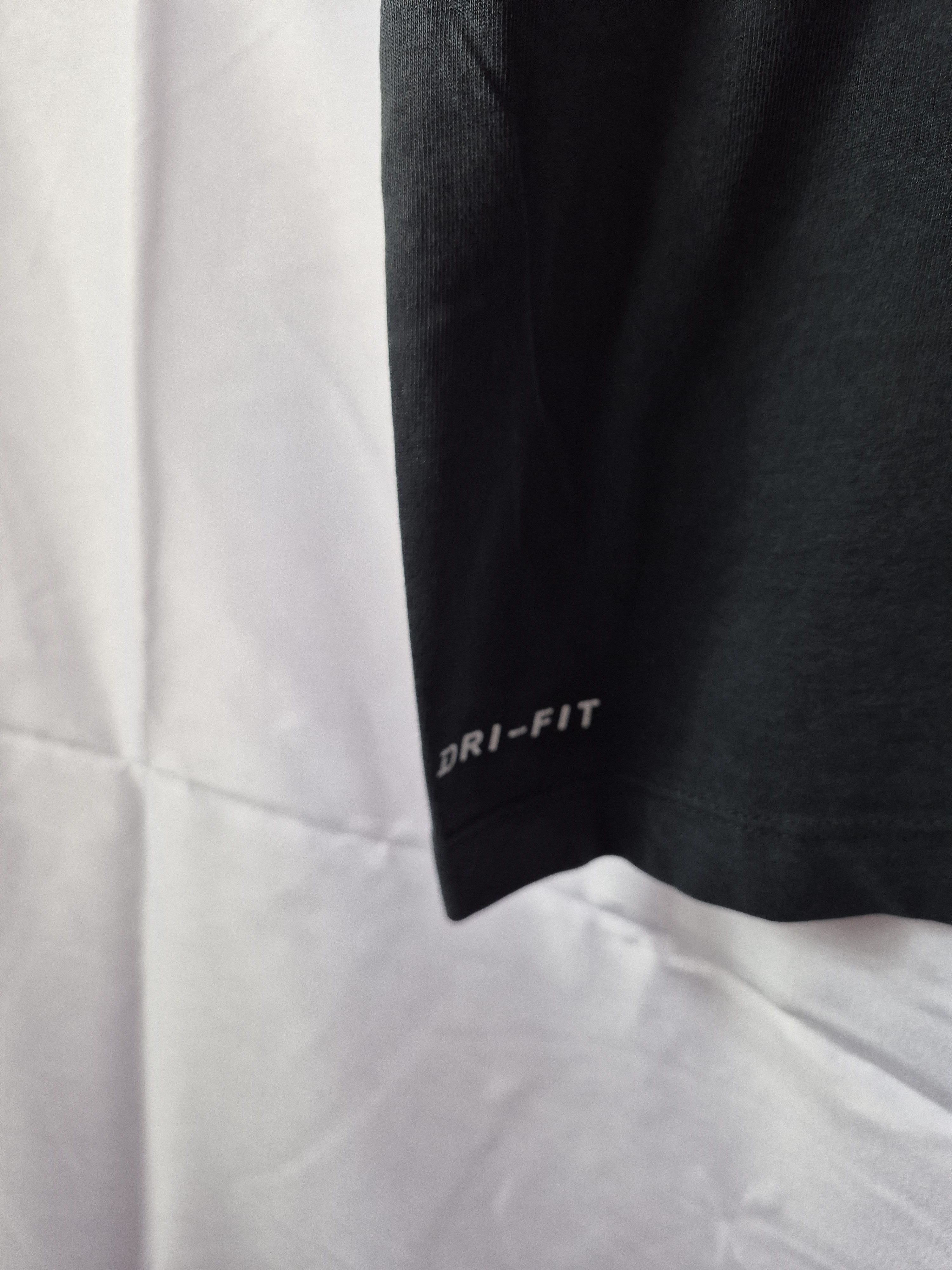 Nike ✅ Nike Big Swoosh Big Logo Tee Size US M / EU 48-50 / 2 - 3 Thumbnail