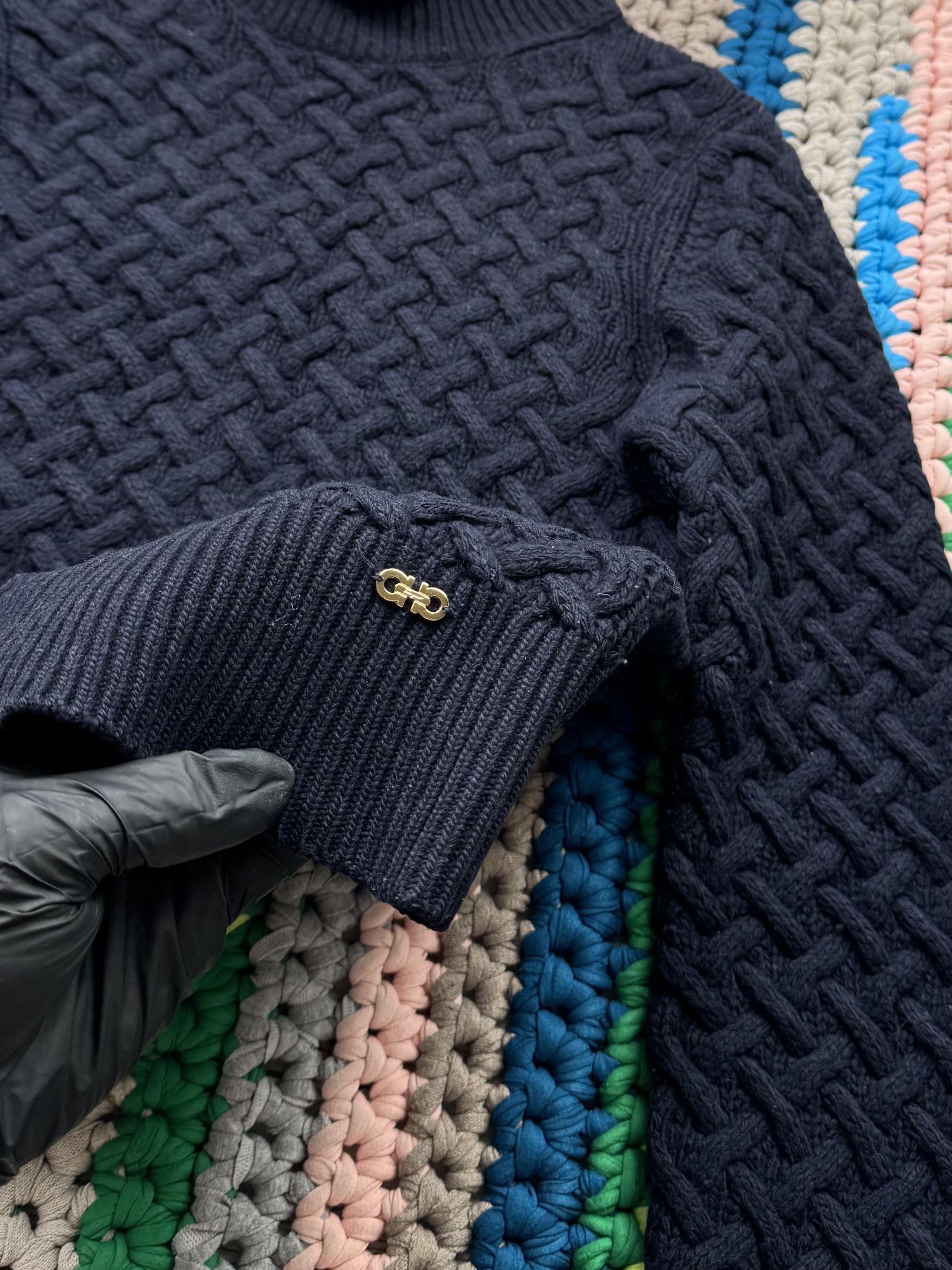 Salvatore Ferragamo Salvatore Ferragamo Knit Sweater (V243)(D10) Size XS / US 0-2 / IT 36-38 - 4 Thumbnail