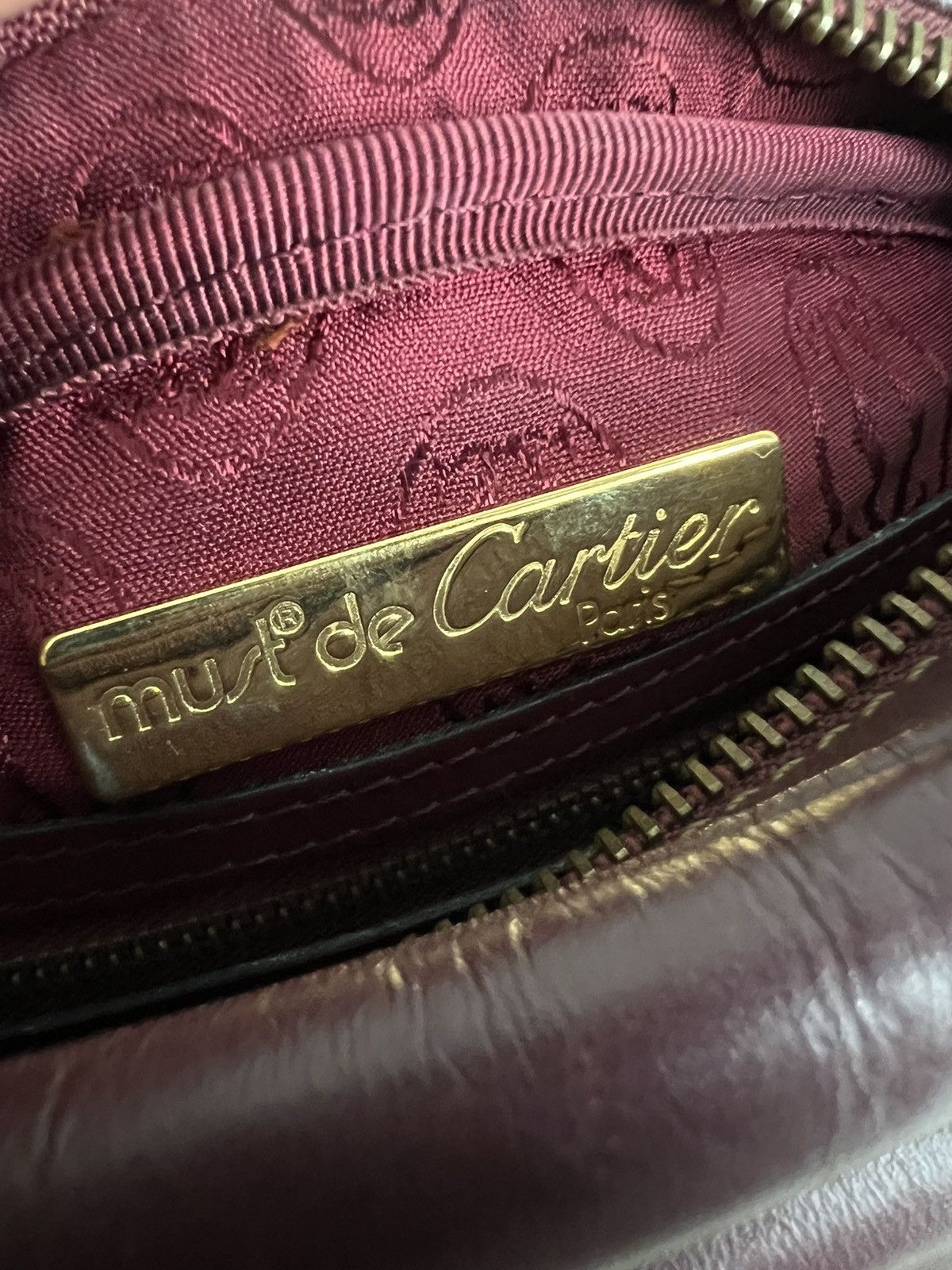 Cartier Iconic Must de Cartier Calfskin Leather Crossbody & Hobo Bag Size ONE SIZE - 14 Thumbnail