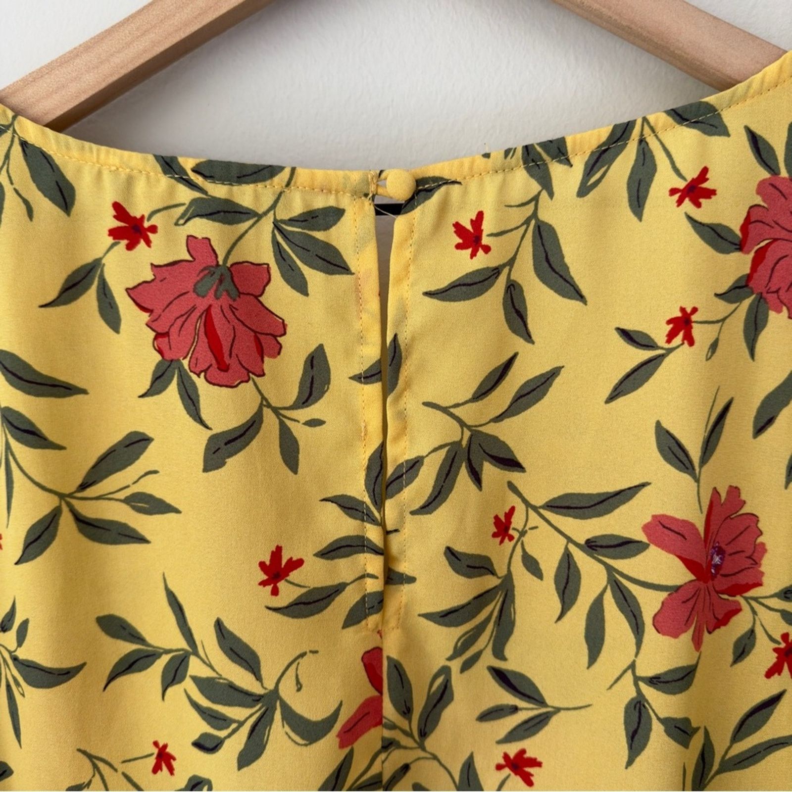 Other Lulus Floral Long Sleeve Peplum Top Ruched V-Neck Button EUC Size M / US 6-8 / IT 42-44 - 6 Thumbnail