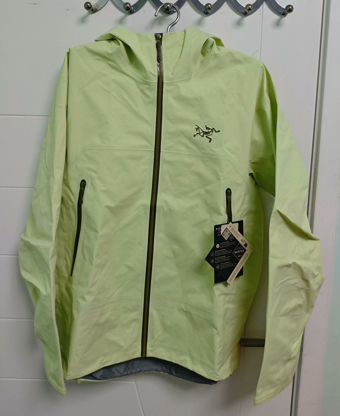 Arc'teryx Arcteryx Beta Jacket for Men Size US L / EU 52-54 / 3 - 1 Thumbnail