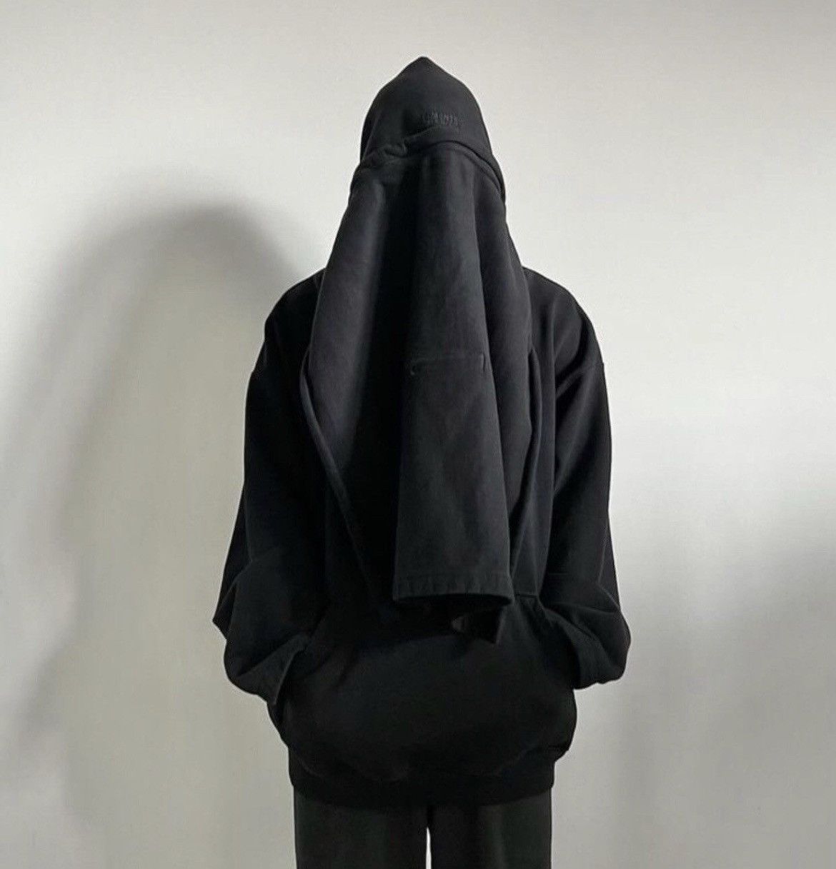 Pre-owned Vetements 2019  Incognito Hoodie In Black