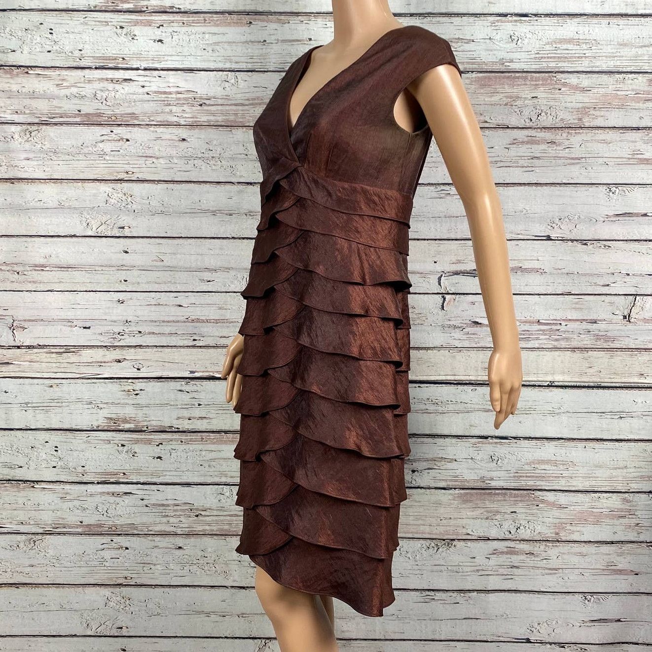 Other Jessica Howard Brown Shiny Empire Waist Ruffled Dress 6 Size M / US 6-8 / IT 42-44 - 8 Thumbnail