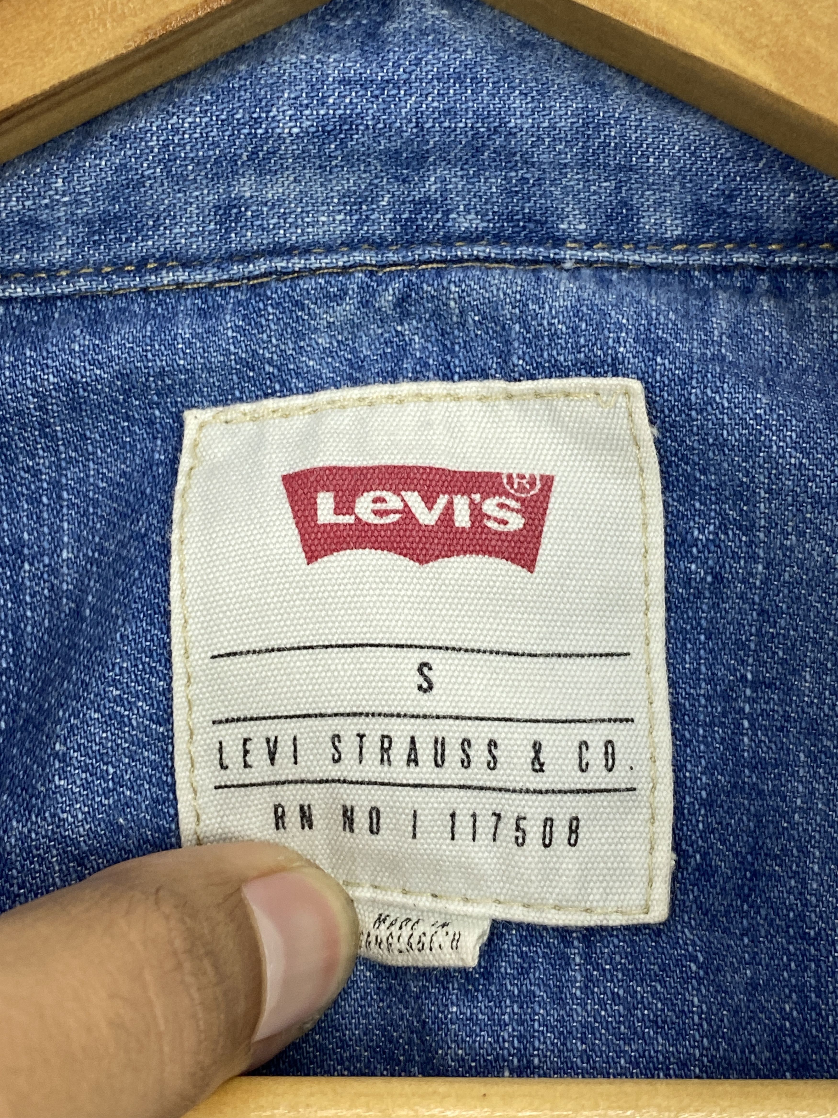 Levi's Vintage Levis Double Pocket Button Up Denim Jacket J1736 Size US S / EU 44-46 / 1 - 5 Thumbnail