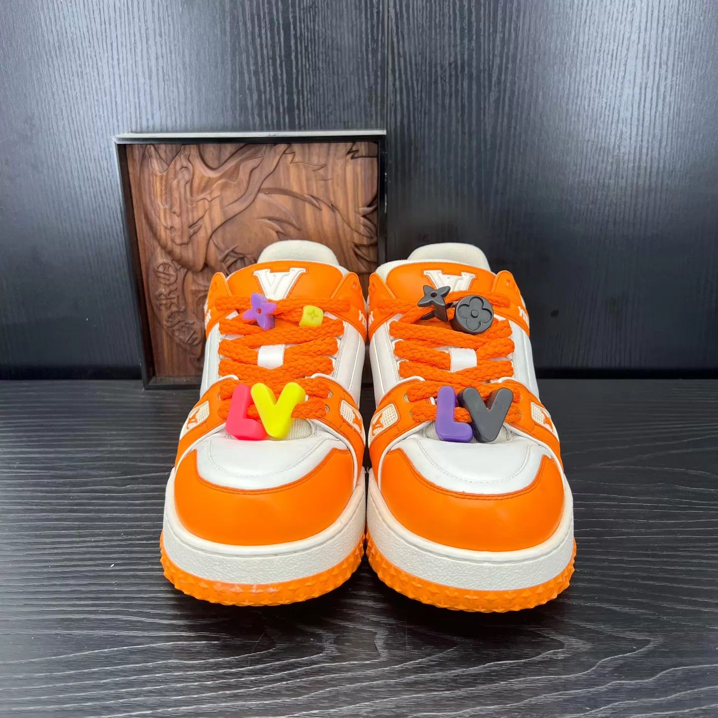 Louis Vuitton lv maxi white & orange 42 original box Size US 9 / EU 42 - 5 Thumbnail