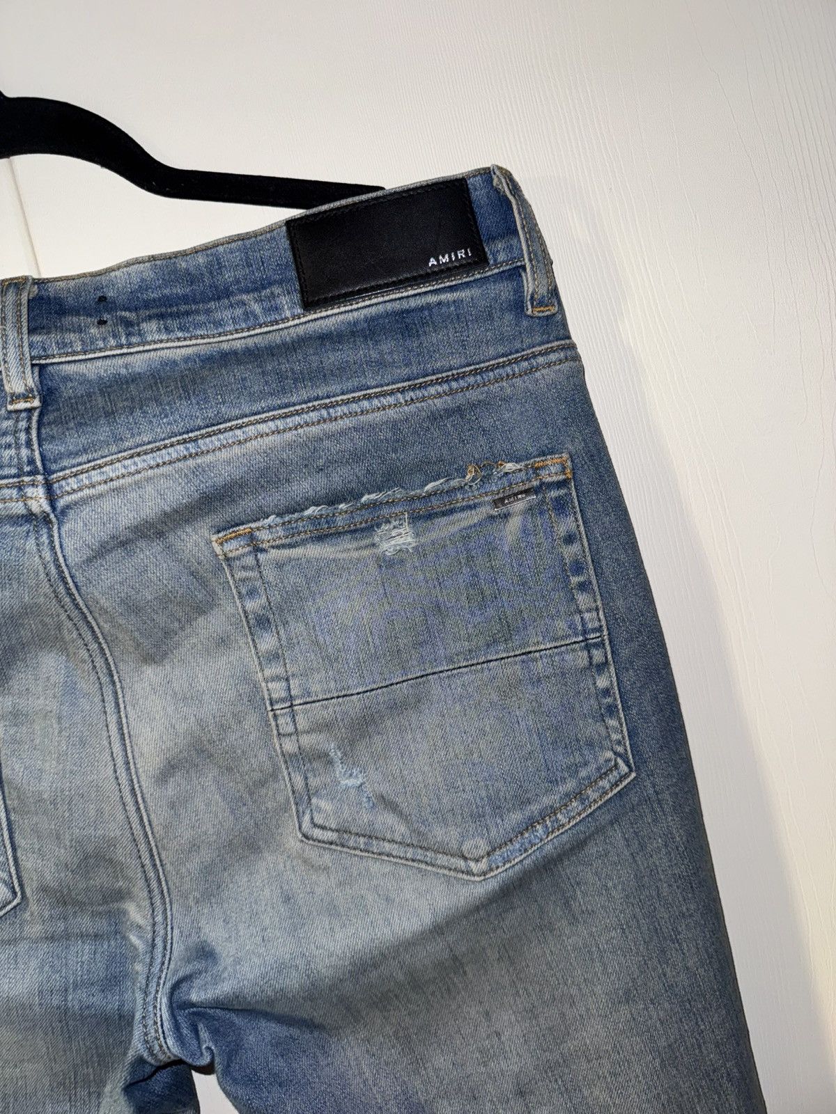 AMIRI BLUE DISTRESSED JEANS