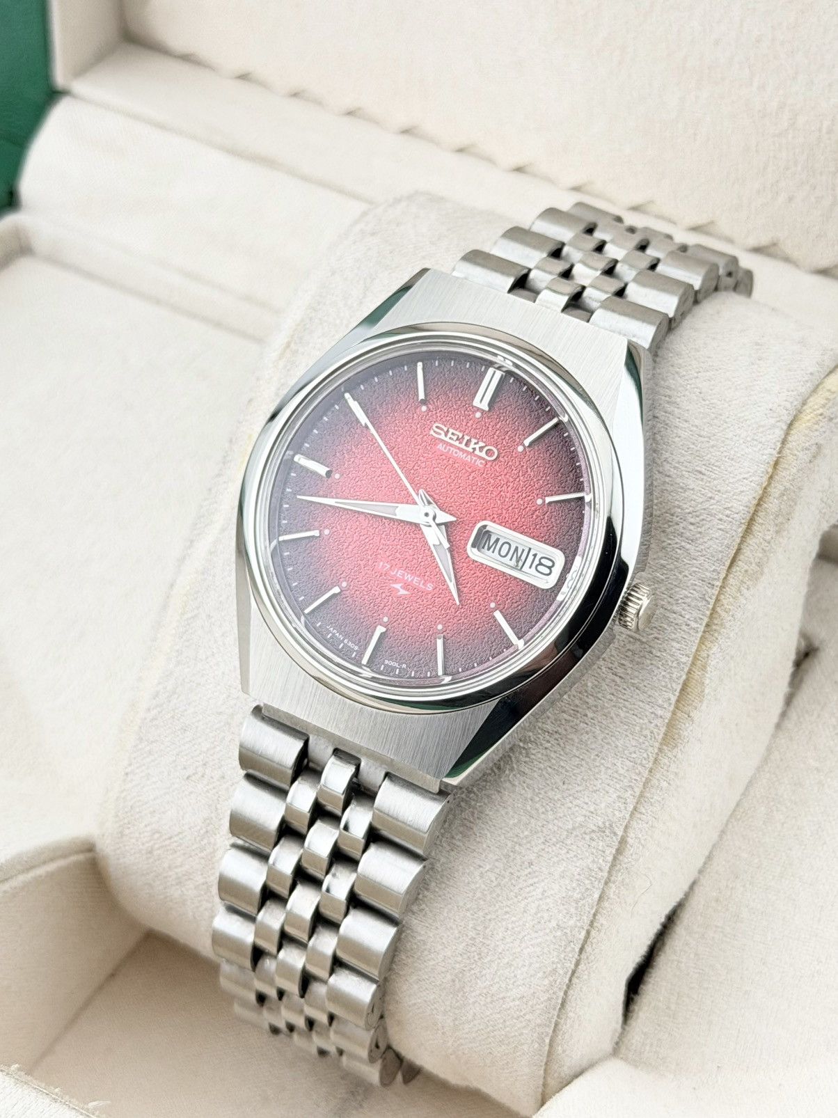 Seiko Seiko 5 Automatic Red Textured Dial Day Date Watch Size 36 - 4 Thumbnail