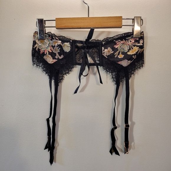 Victoria's Secret Victoria's Secret XS/S *DREAM ANGELS* GARTER BELT Floral Nwt Size ONE SIZE - 1 Thumbnail
