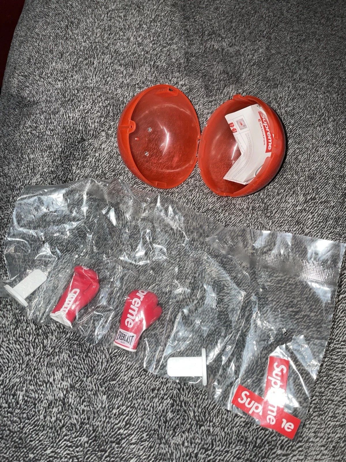 Supreme FW25 Supreme Bandai Gashapon Mini Everlast Boxing Gloves NEW Size ONE SIZE - 2 Thumbnail