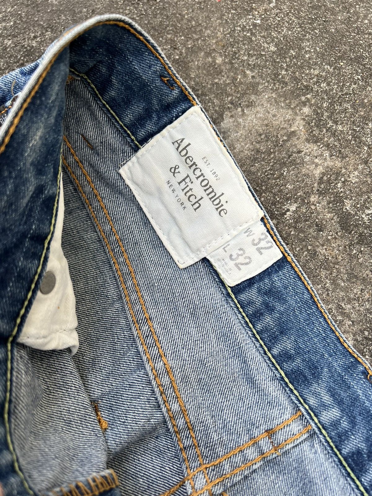 Abercrombie & Fitch × Vintage ABERCROMBIE & FITCH DISTRESSED JEANS Size US 31 - 8 Thumbnail