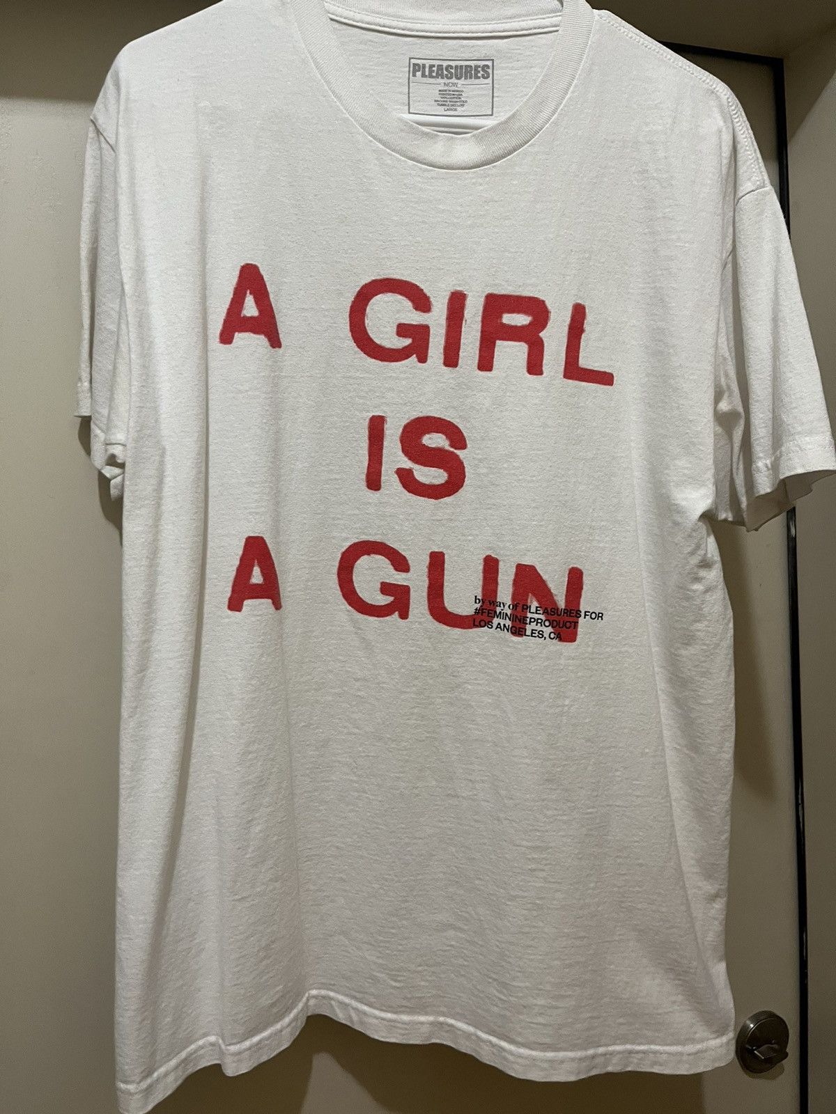 Pleasures Pleasures a boy is a girl tee Size US L / EU 52-54 / 3 - 1 Thumbnail