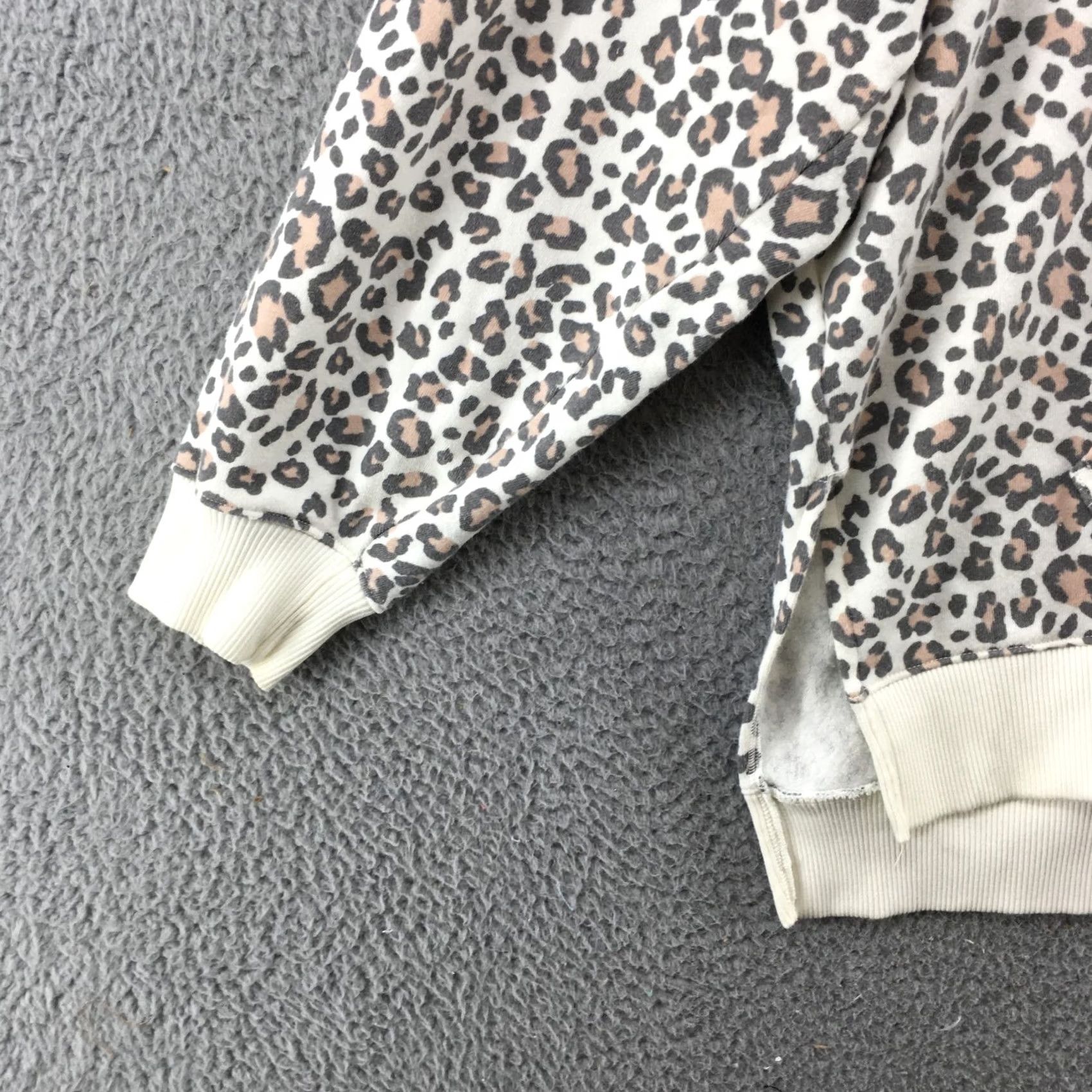 American Eagle Outfitters American Eagle Outfitters Hoodie Sweatshirt Womens S Beige Long Sleeve Animal Print Casual Size S / US 4 / IT 40 - 6 Thumbnail