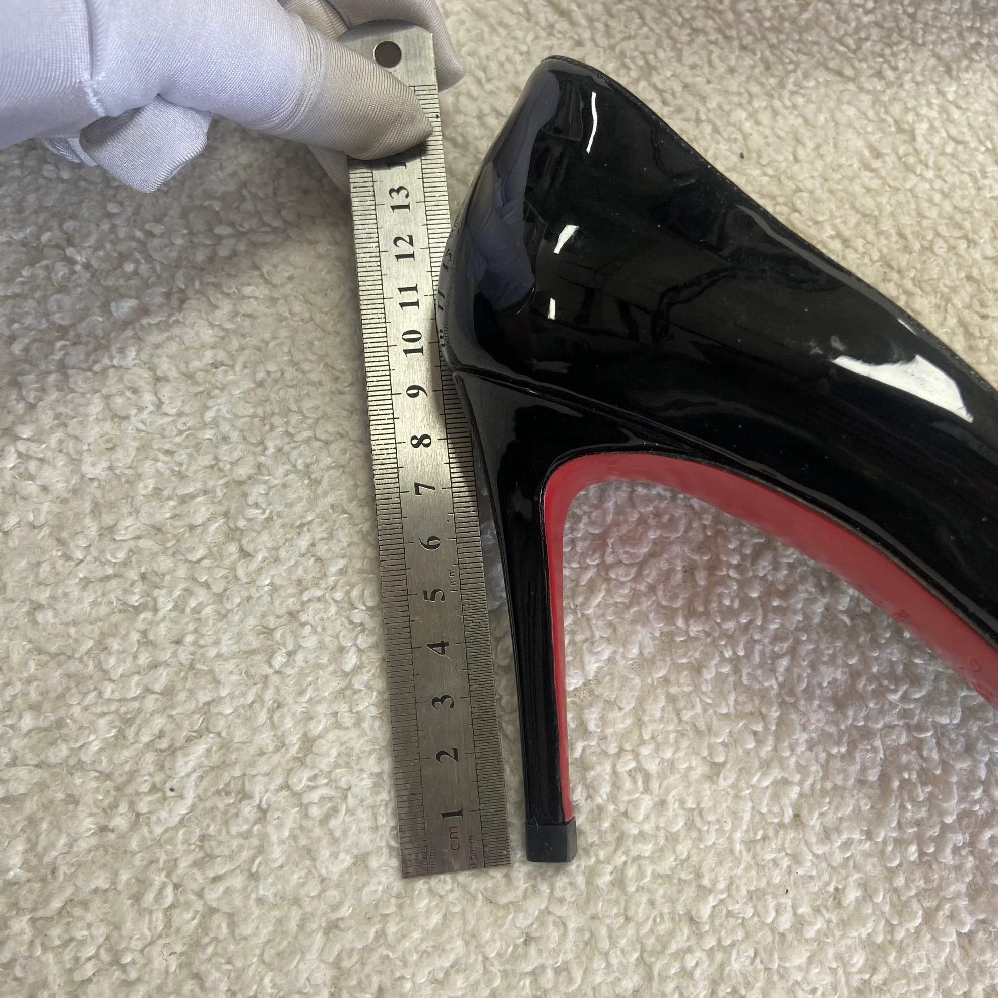 Christian Louboutin CL Black Pointed Toe Red Sole Pumps 37.5 Size US 7 / IT 37 - 9 Thumbnail