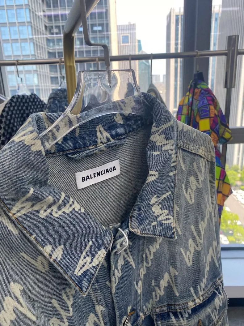 Balenciaga Balenciaga size 34 Blue Logo Full Print Washed Denim Jacke Size M / US 6-8 / IT 42-44 - 3 Thumbnail