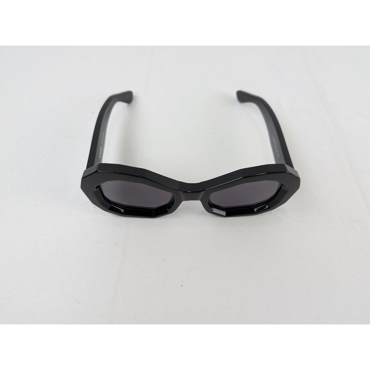 Amiri o1rshd1 Q:2 / Size: OS / Honey Comb Sunglasses in Black Size ONE SIZE - 5 Thumbnail