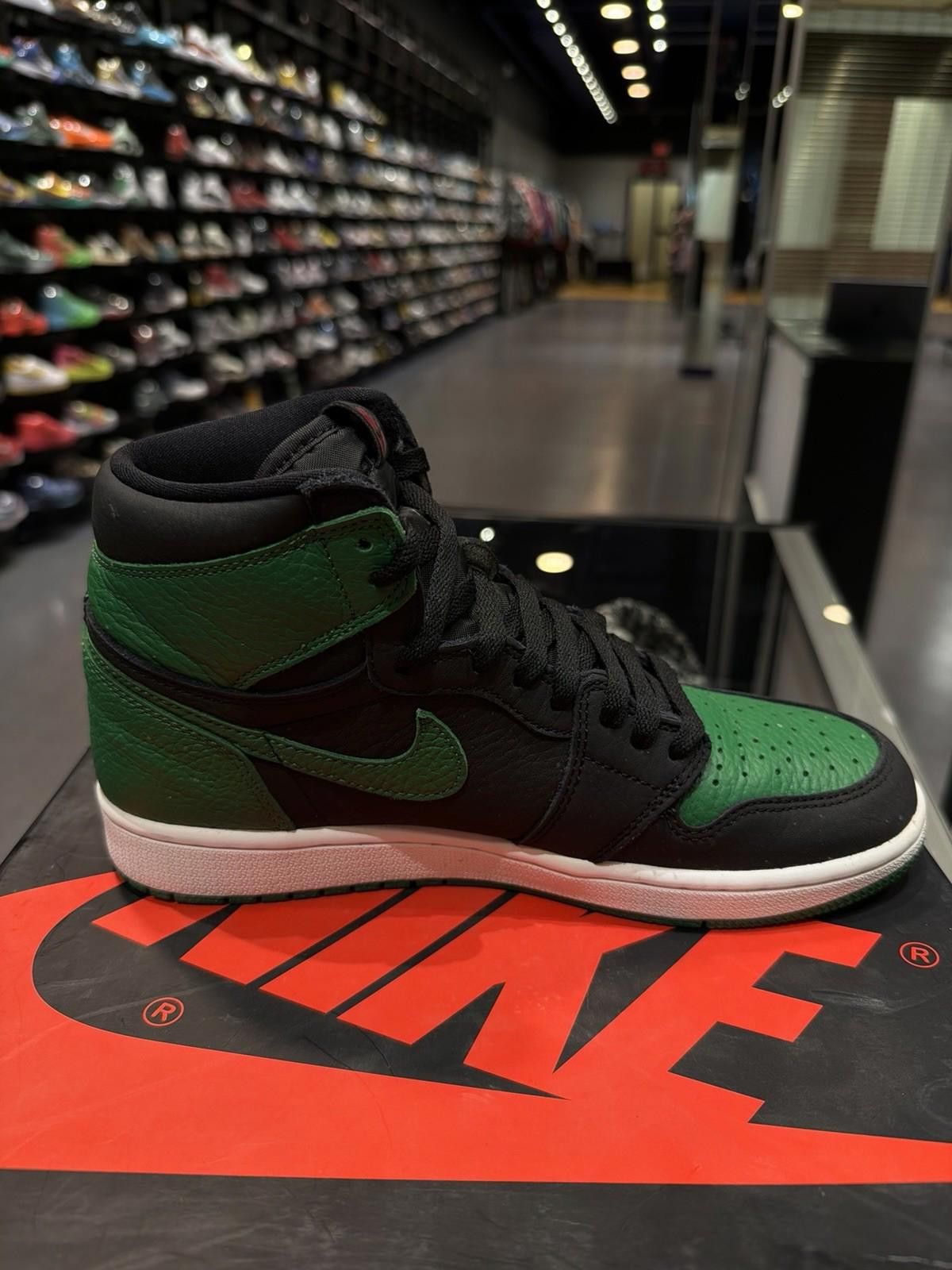 Jordan Brand Size 8.5 - Jordan 1 Retro OG High Pine Green 2.0 555088 030 Size US 8.5 / EU 41-42 - 11 Thumbnail