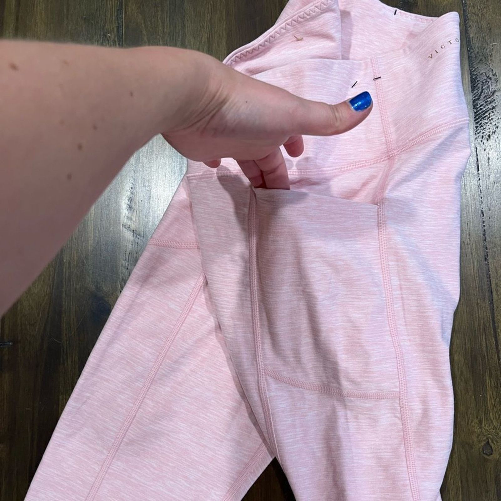 Victoria's Secret NWOT Victoria's Secret Athletic Ankle Length Leggings Sz 12 Size 34" / US 12 / IT 48 - 4 Thumbnail