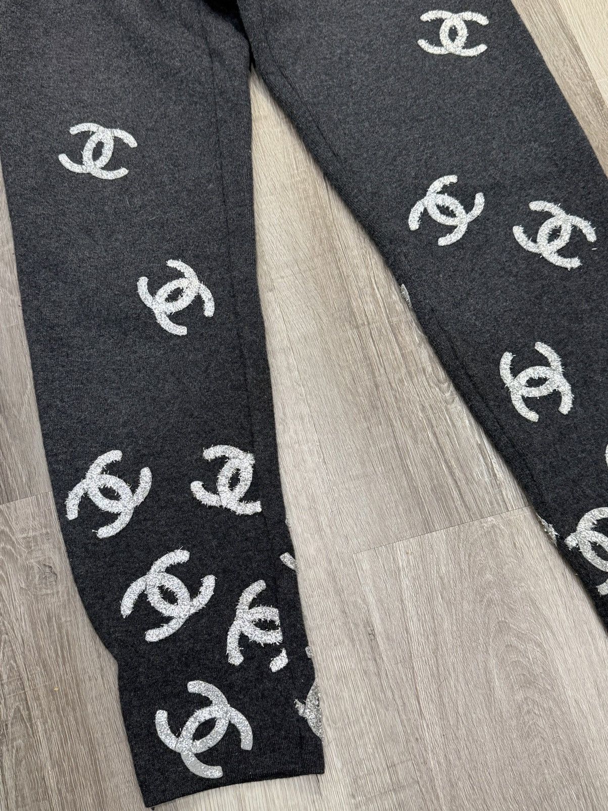 Chanel Chanel Glitter Patch Cashmere Pants Grey Silver Size US 30 / EU 46 - 2 Thumbnail