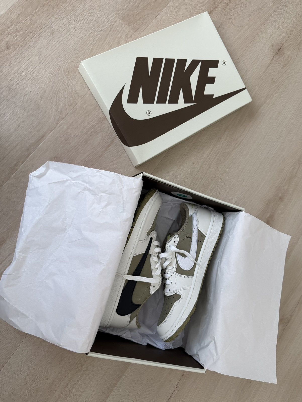 Jordan Brand × Travis Scott Travis Scott x Jordan 1 Retro Low Golf Neutral Olive Size US 10 / EU 43 - 17 Thumbnail