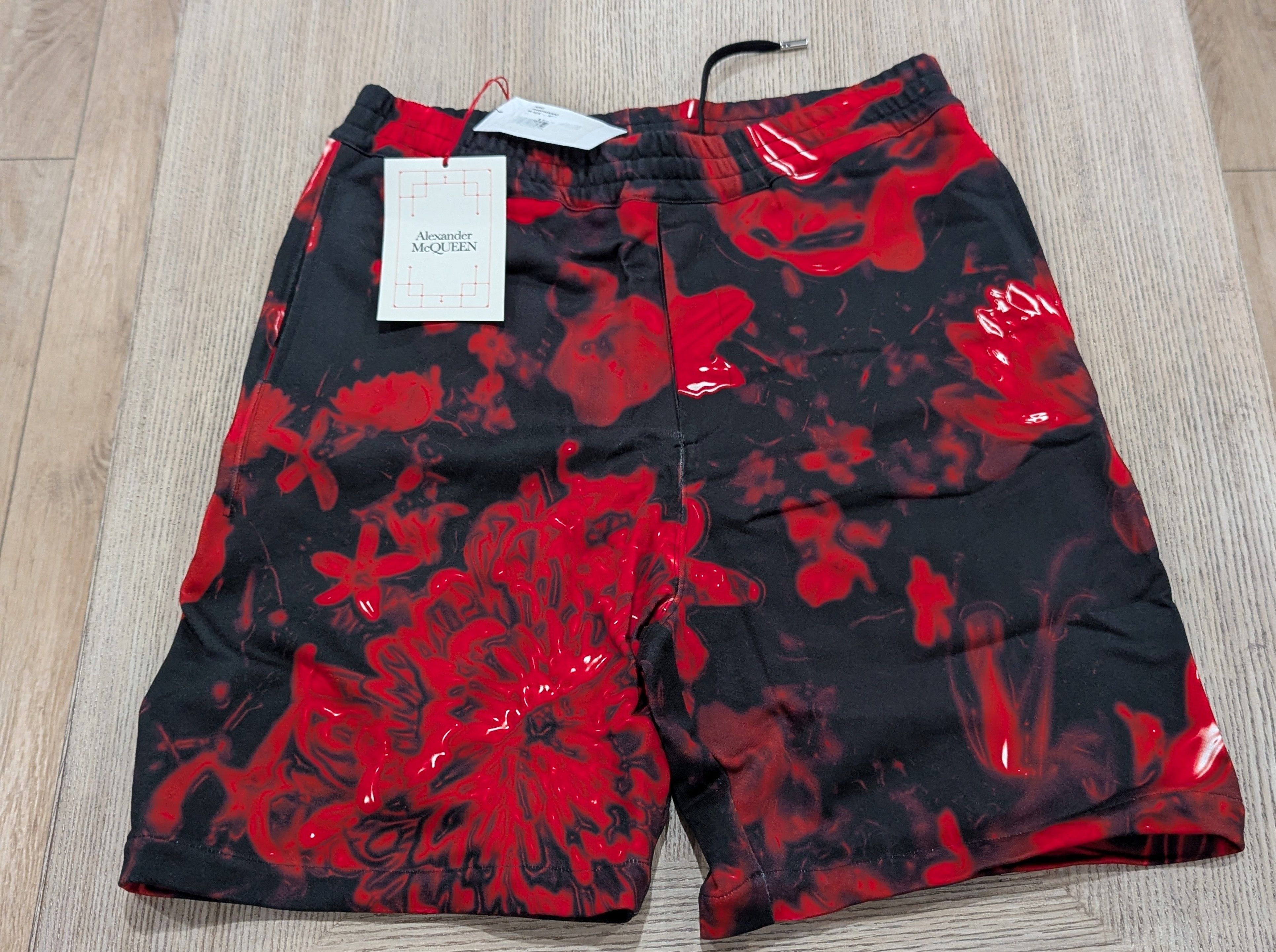 Alexander McQueen Alexander McQueen Floral Cotton Sweat Shorts Red/Black XL Size US 36 / EU 52 - 1 Thumbnail