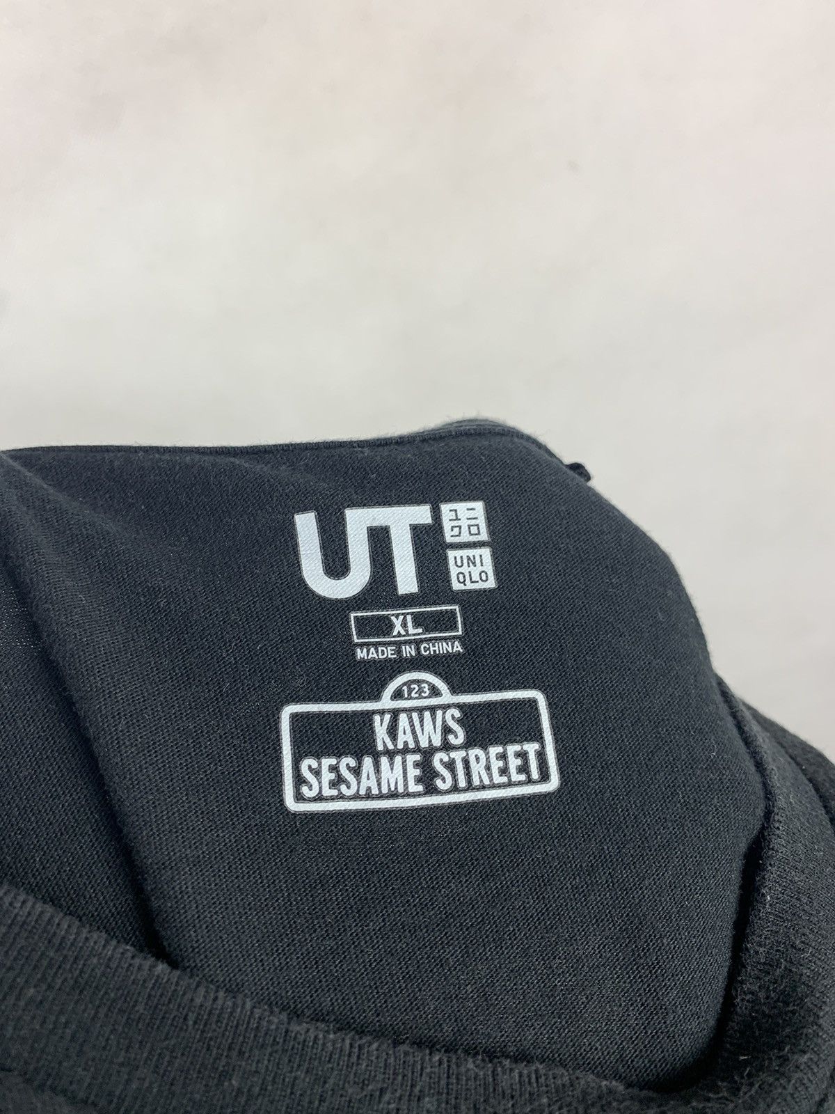 Japanese Brand Steals! Uniqlo Kaws Sesame Street Pocket Tee Size US XL / EU 56 / 4 - 6 Thumbnail