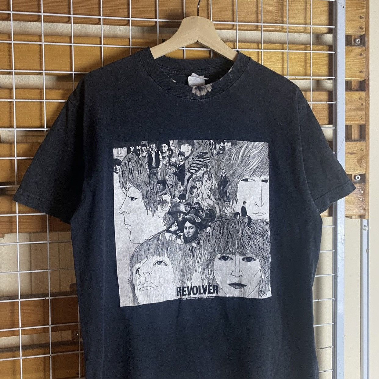 Band Tees Vintage Y2K The Beatles Revolver Album Cover Band T-Shirt Size US M / EU 48-50 / 2 - 3 Thumbnail